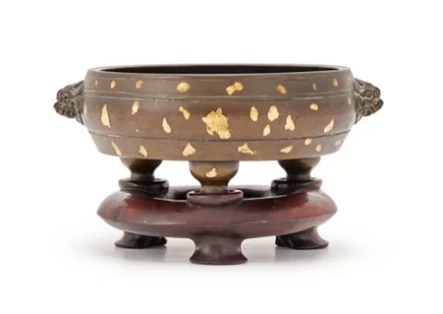 A Chinese gilt-splashed tripod censer, Qing dynasty