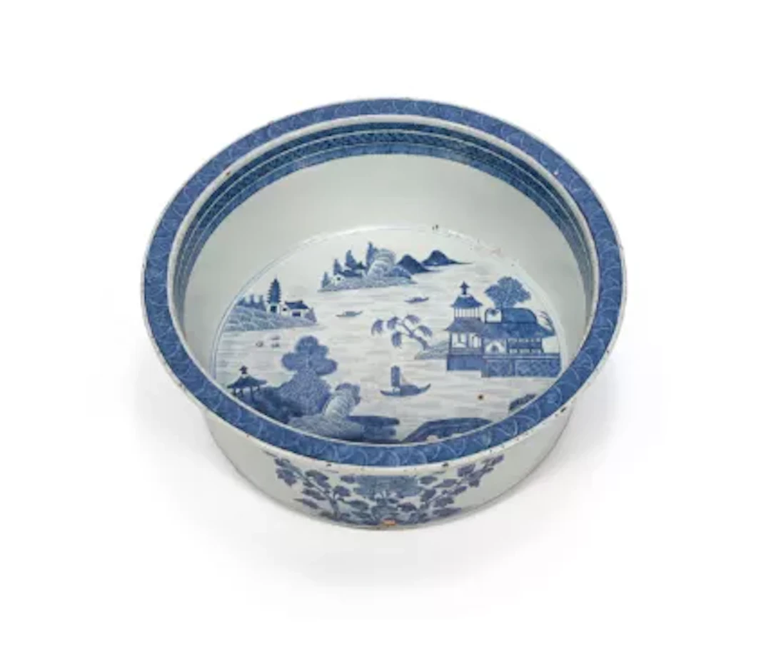 A large Chinese blue and white circular basin, Qianlong (1736-1795)