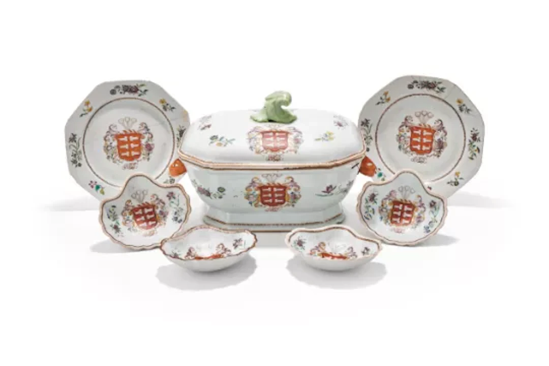 A Chinese Export Armorial tureen and cover, Qianlong