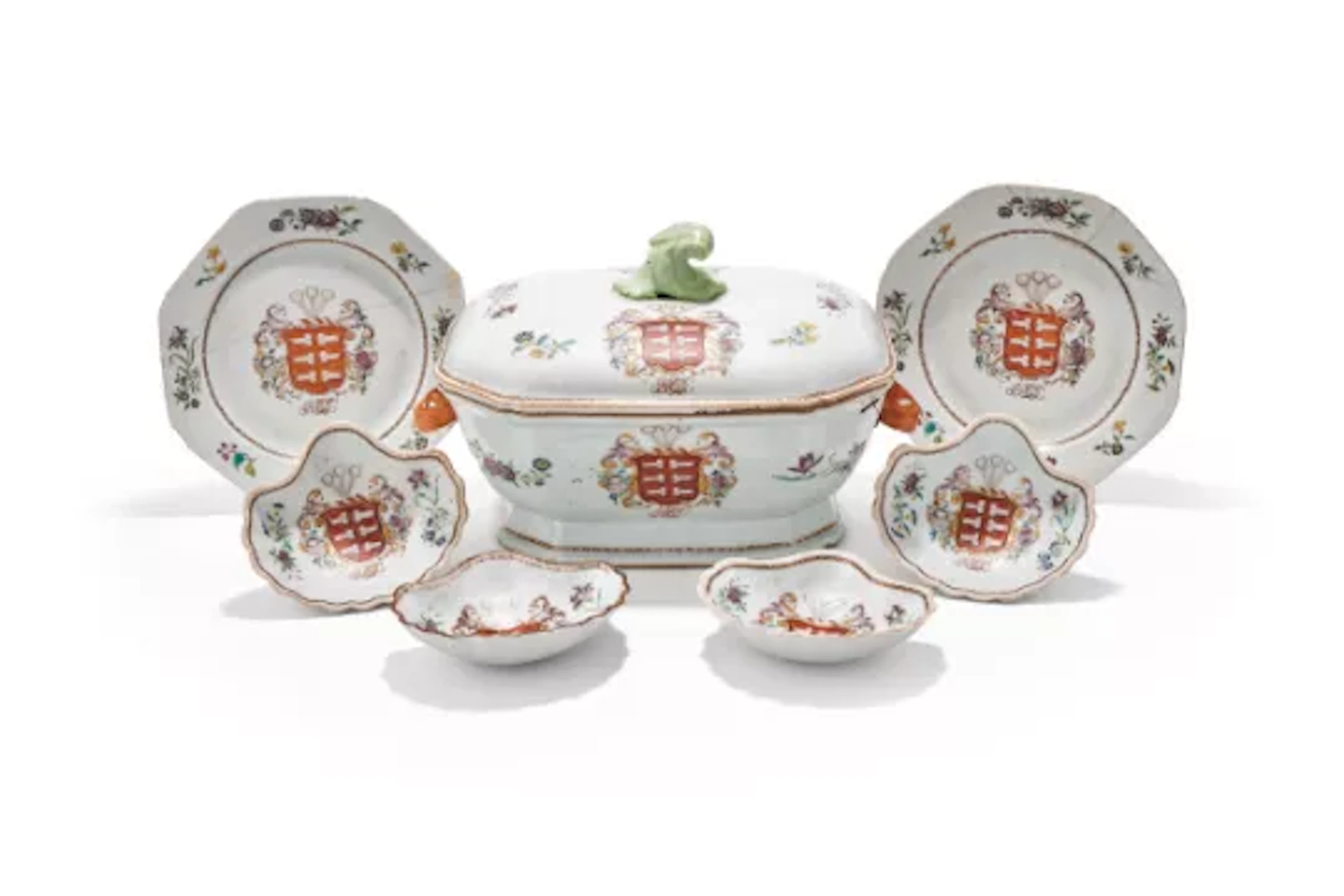 A Chinese Export Armorial tureen and cover, Qianlong