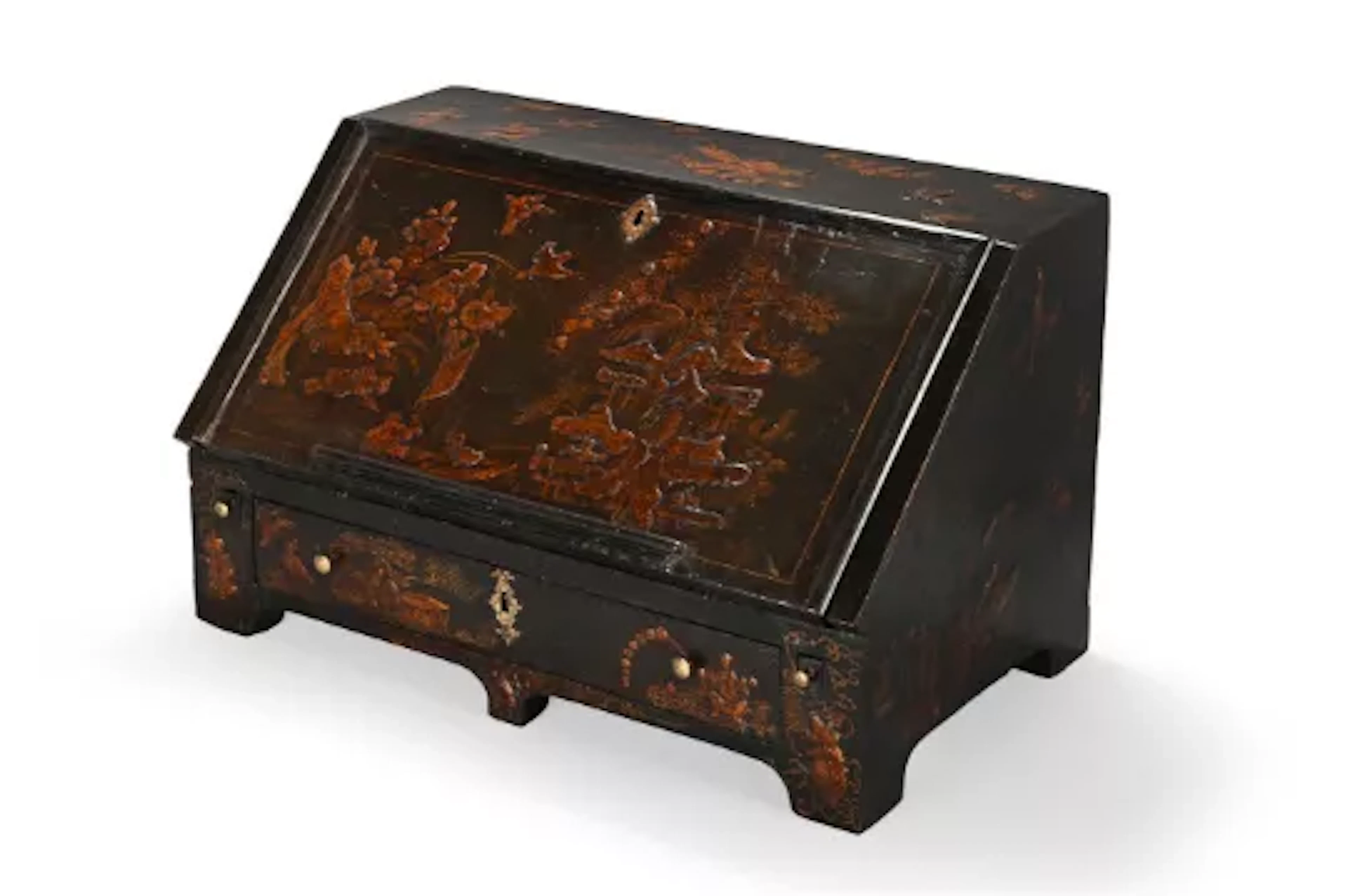 A GEORGE I BLACK LACQUER AND CHINOISERIE DECORATED TABLE TOP BUREAU, CIRCA 1720
