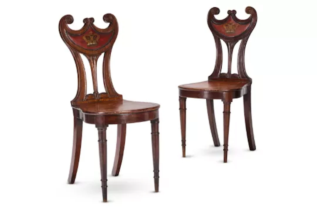 A PAIR OF GEORGE III MAHOGANY AND PAINTED HALL CHAIRS, EARLY 19TH CENTURY