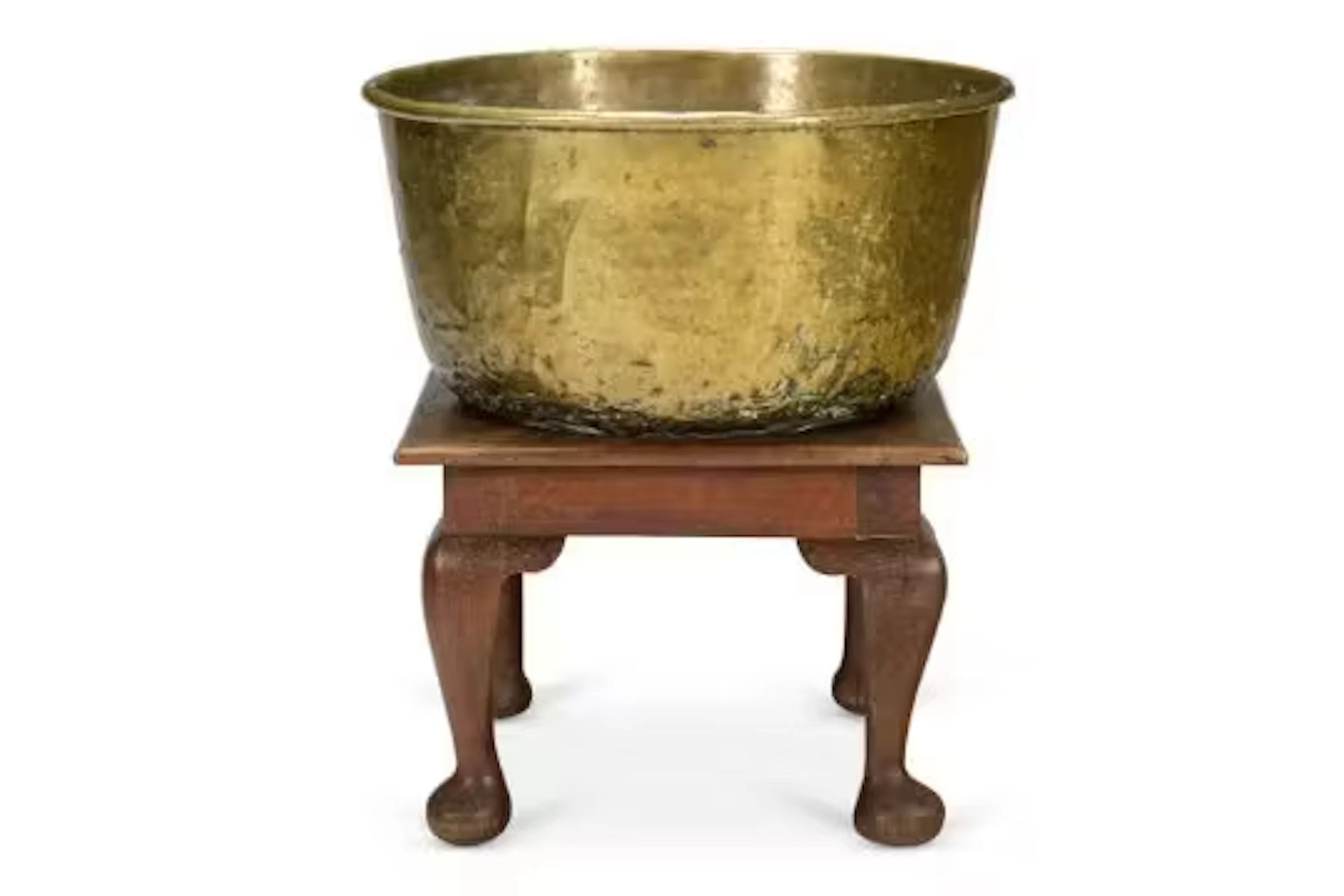 A LARGE BRASS BASIN ON AN OAK STAND, LATE 19TH CENTURY OR 20TH CENTURY
