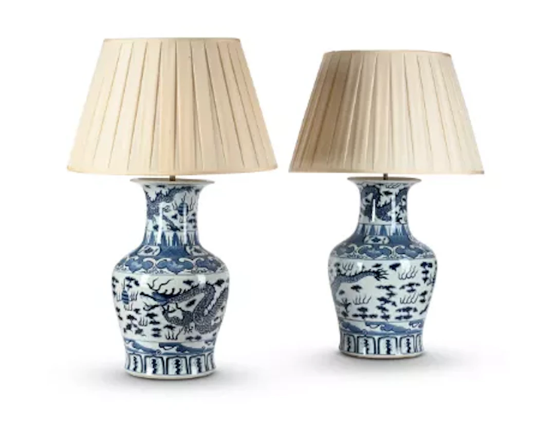 A LARGE PAIR OF CHINESE BLUE AND WHITE 'DRAGON' TABLE LIGHTS, 20TH CENTURY