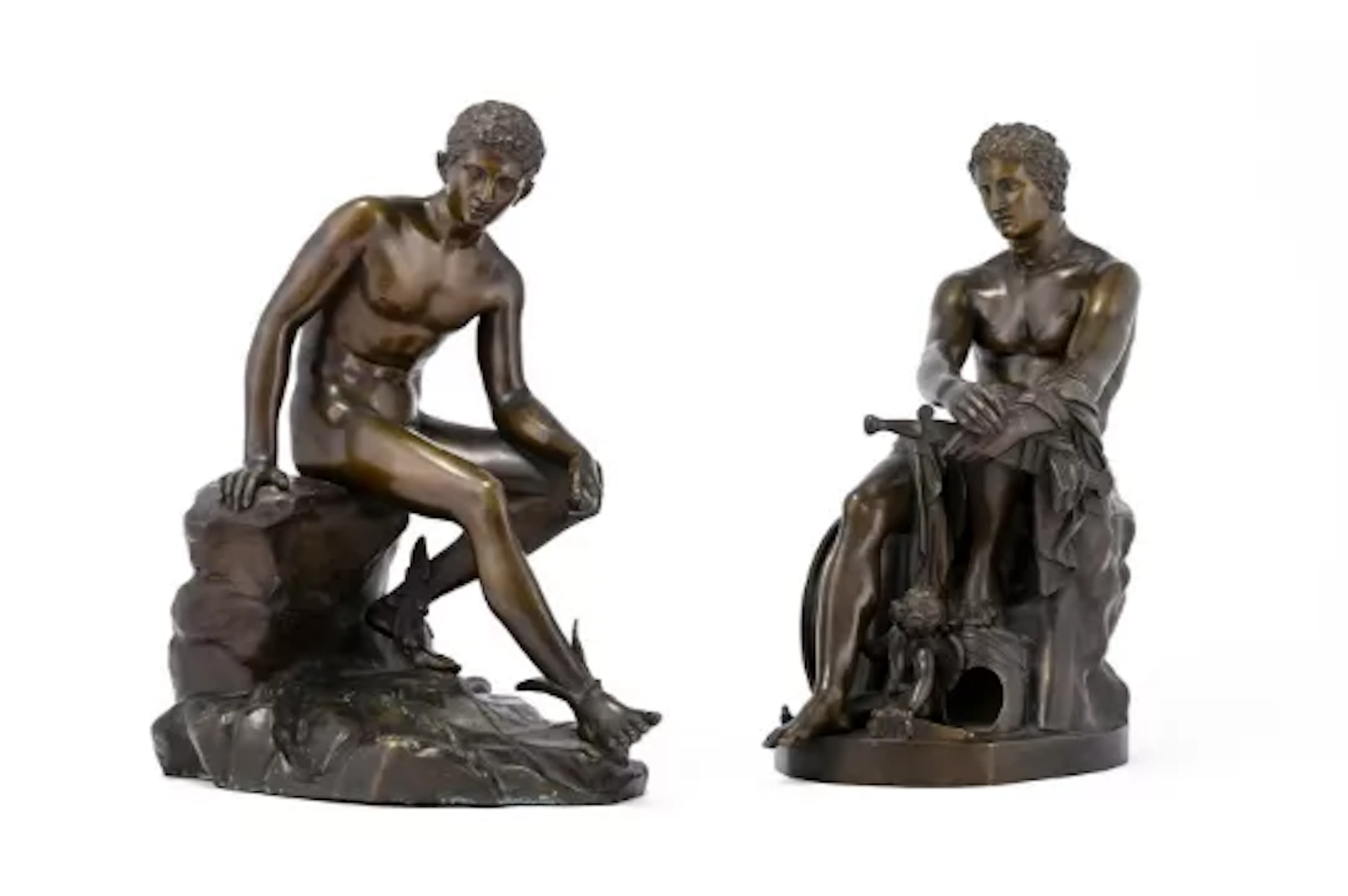 AFTER THE ANTIQUE, A PAIR OF ITALIAN BRONZE FIGURES OF THE SEATED
