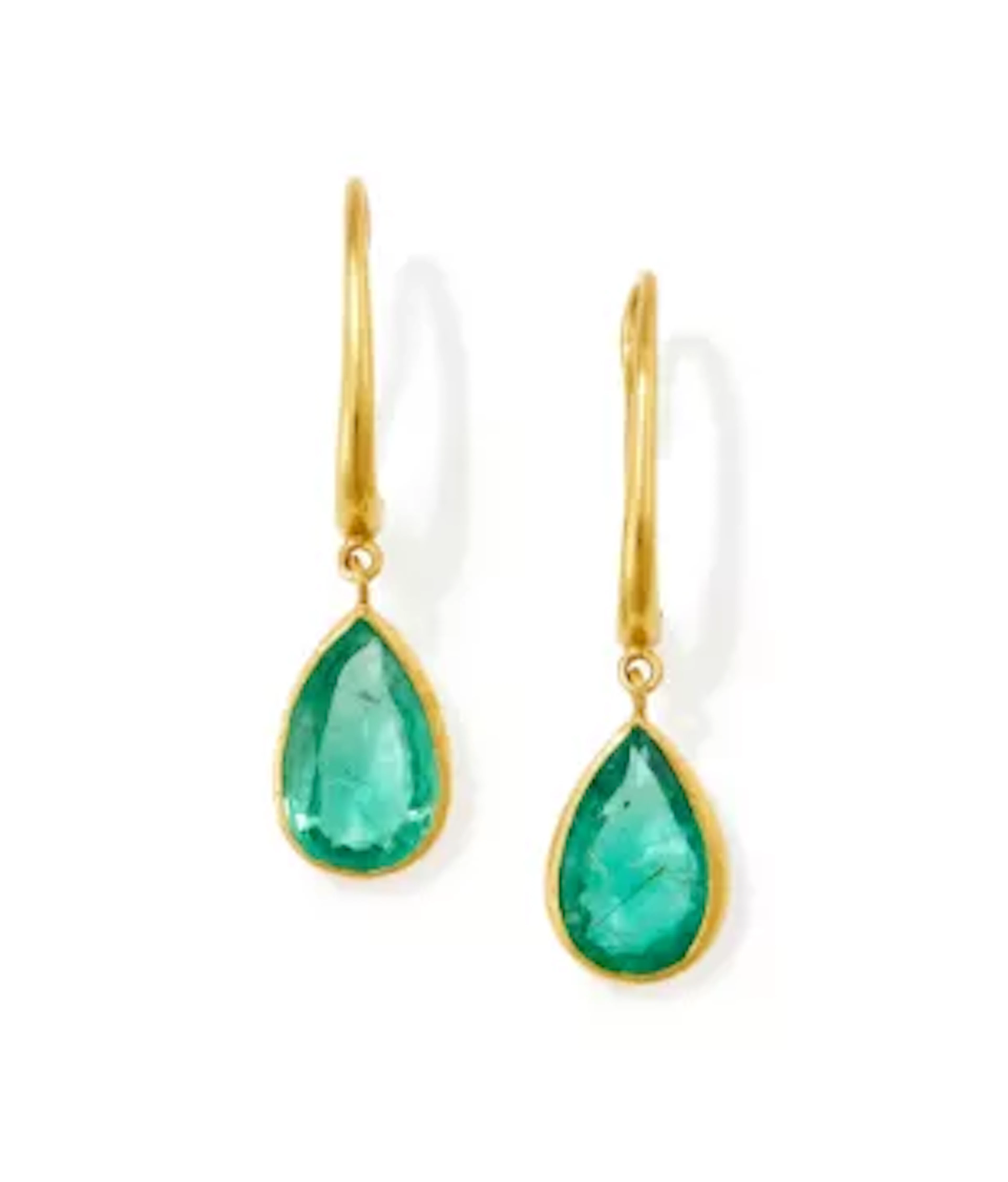 A PAIR OF EMERALD PENDENT EARRINGS