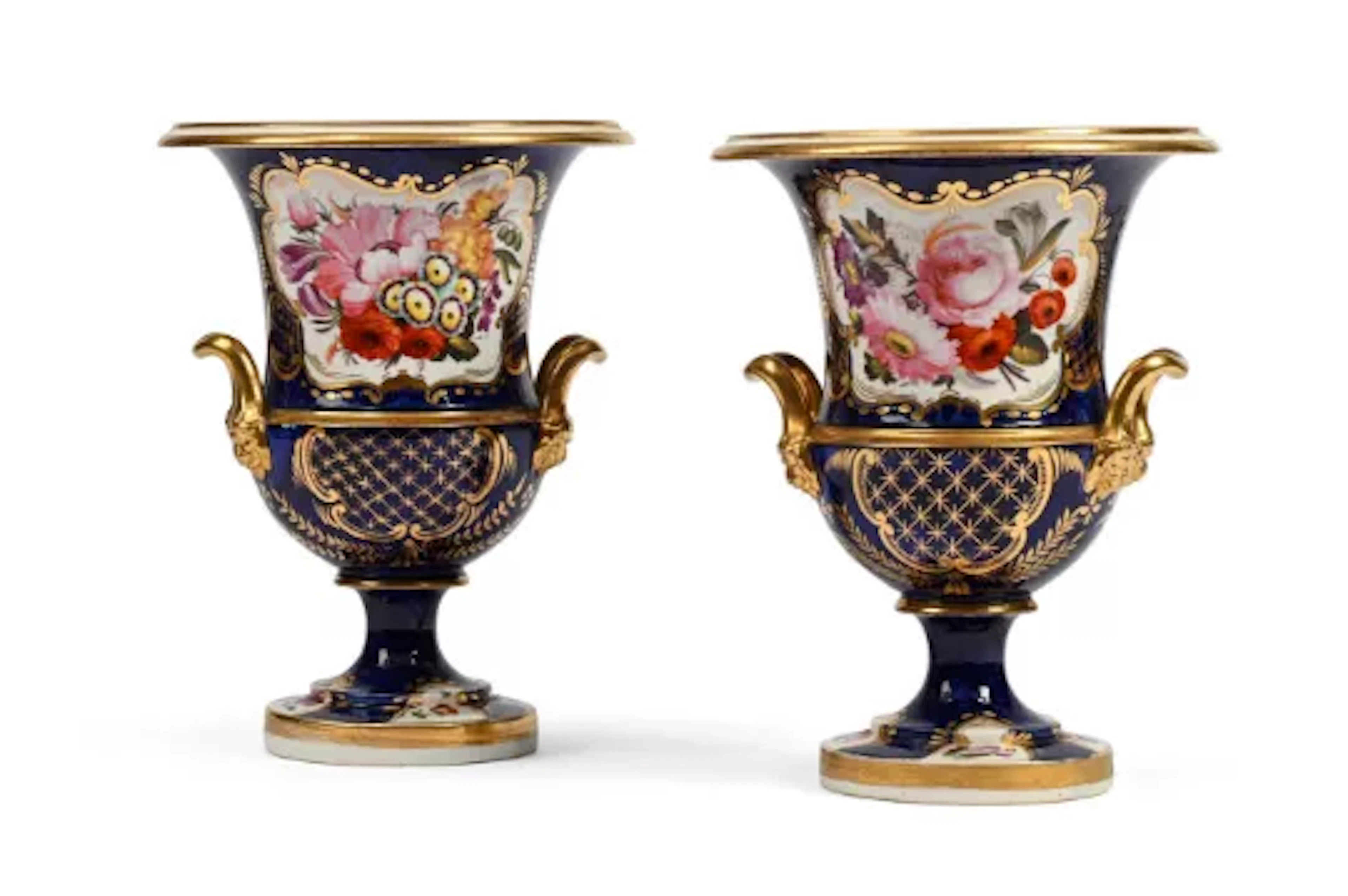 A PAIR OF COALPORT PORCELAIN TWO-HANDLED CAMPANA URNS, CIRCA 1820