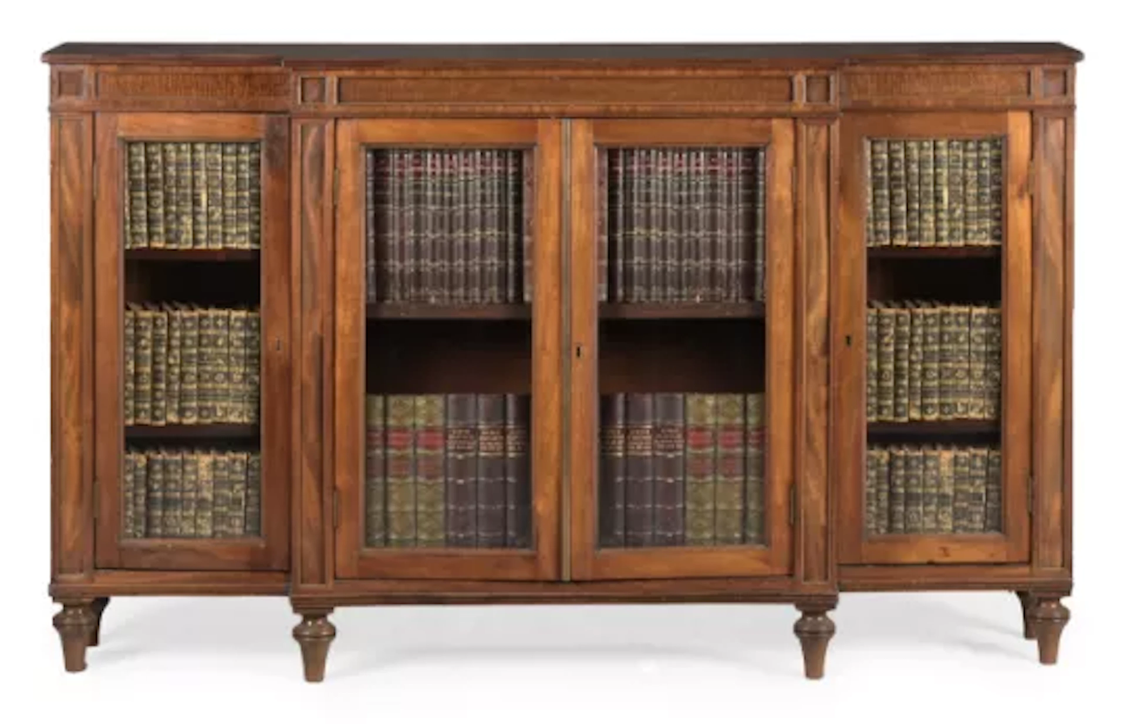 A REGENCY MAHOGANY AND FIDDLEBACK MAHOGANY BREAKFRONT BOOKCASE, CIRCA 1815