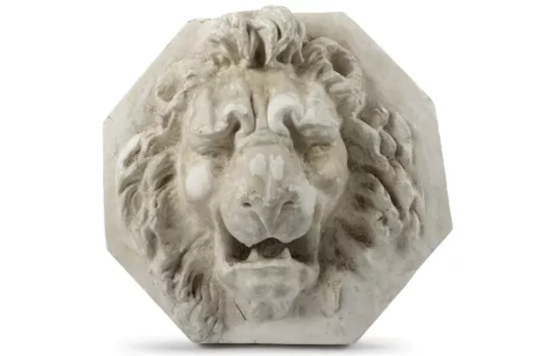 A PLASTER LION HEAD WALL MOUNT, 20TH CENTURY