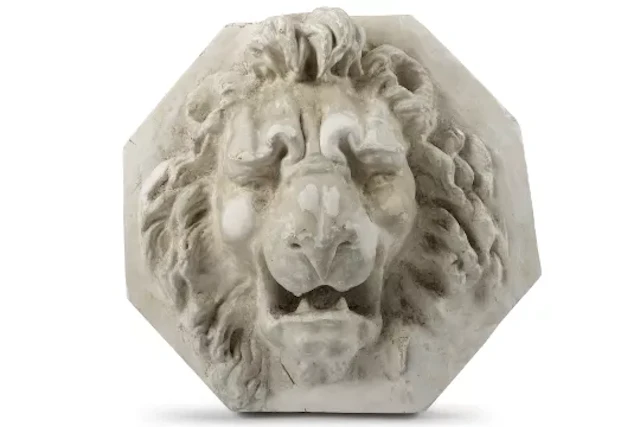 A PLASTER LION HEAD WALL MOUNT, 20TH CENTURY