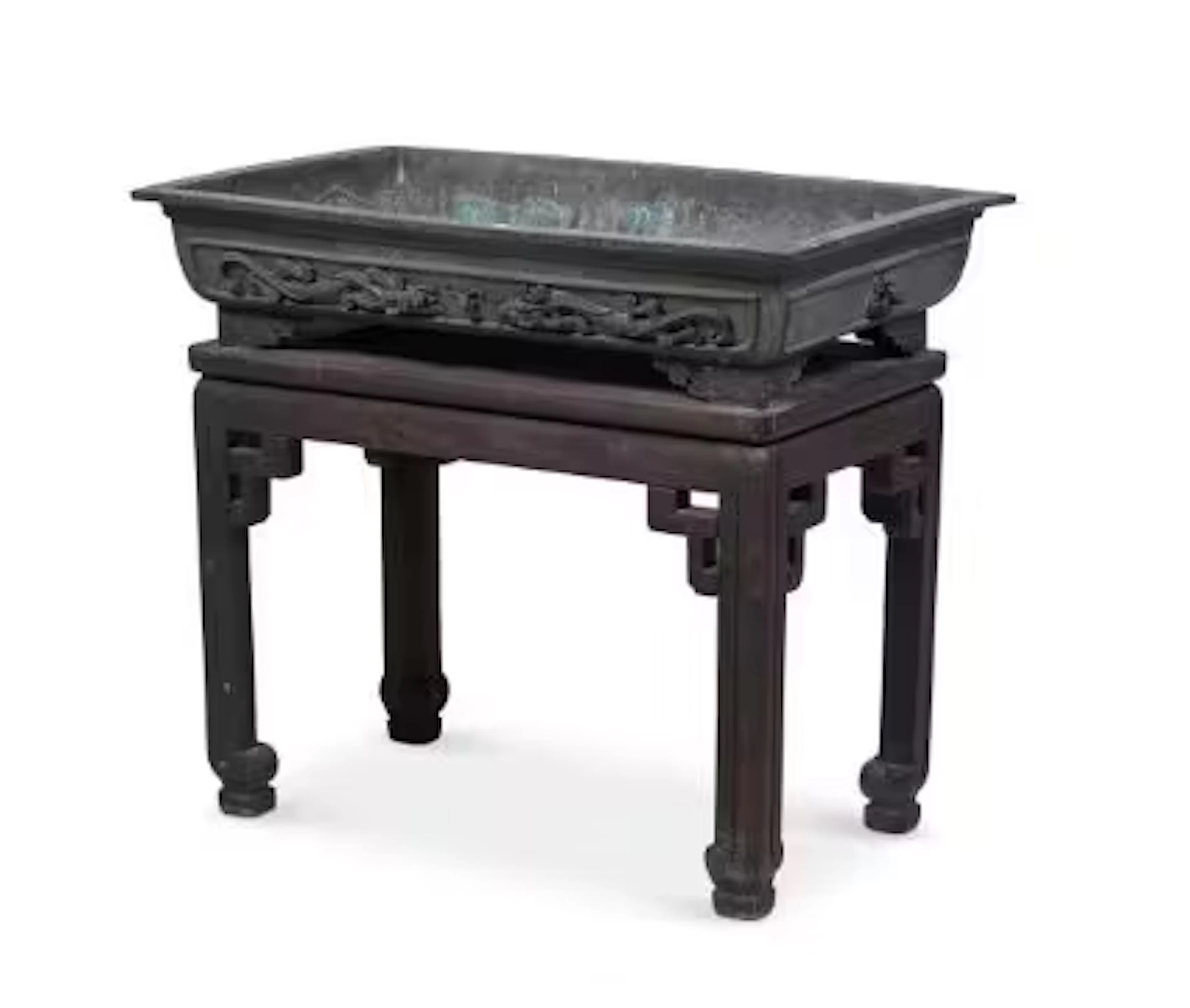 A large Chinese bronze 'dragon' jardinière