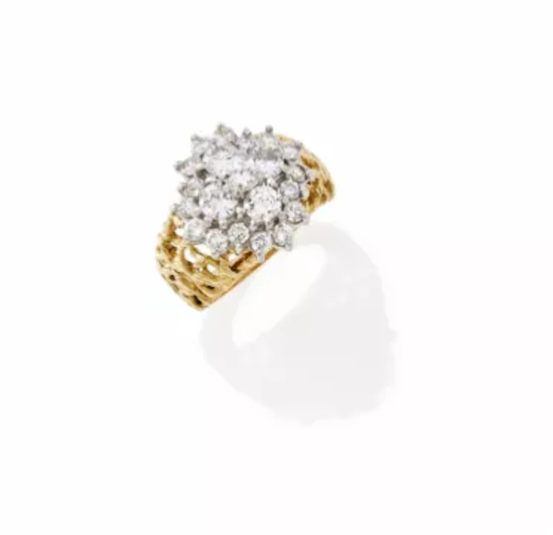 A DIAMOND CLUSTER RING