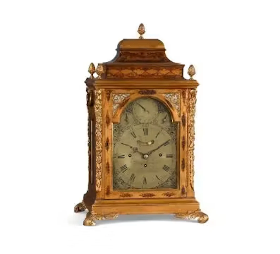 AN UNUSUAL GEORGE III BRASS MOUNTED GILT JAPANNED MUSICAL TABLE/BRACKET CLOCK