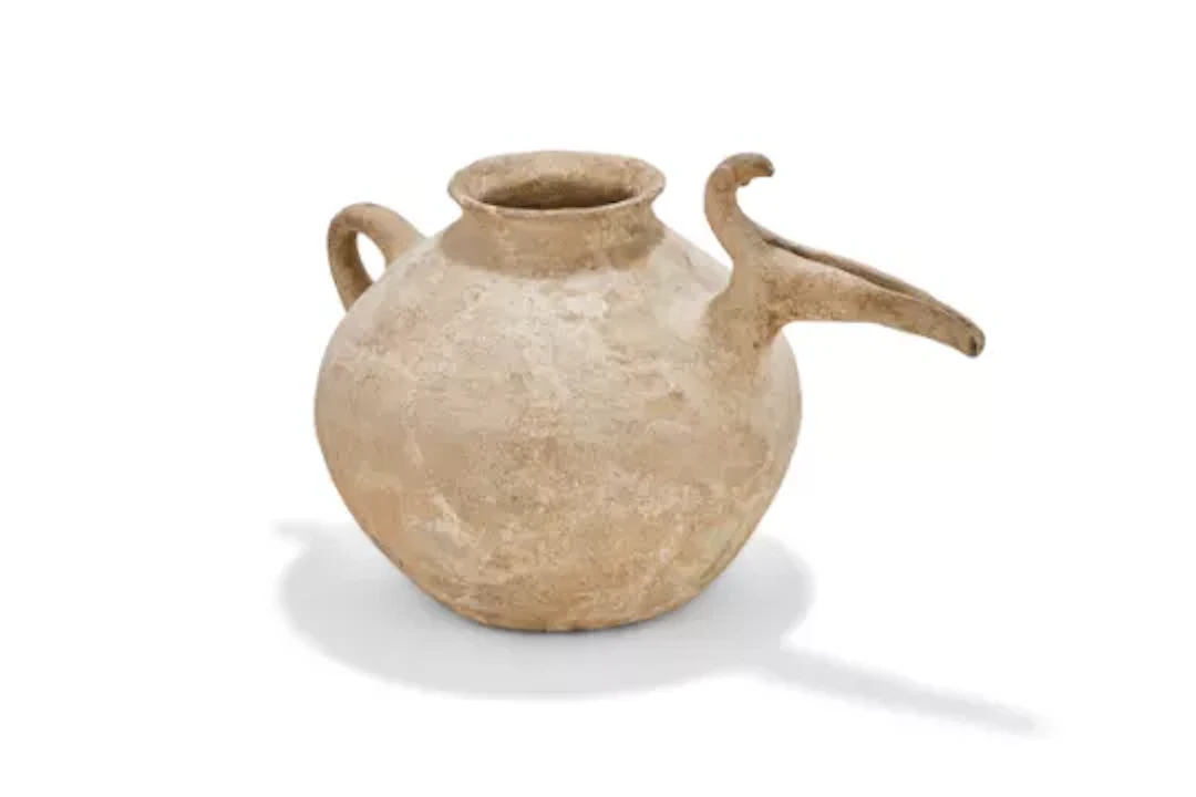 An Iranian Amlash beak-spouted pottery vessel, possibly circa 1st