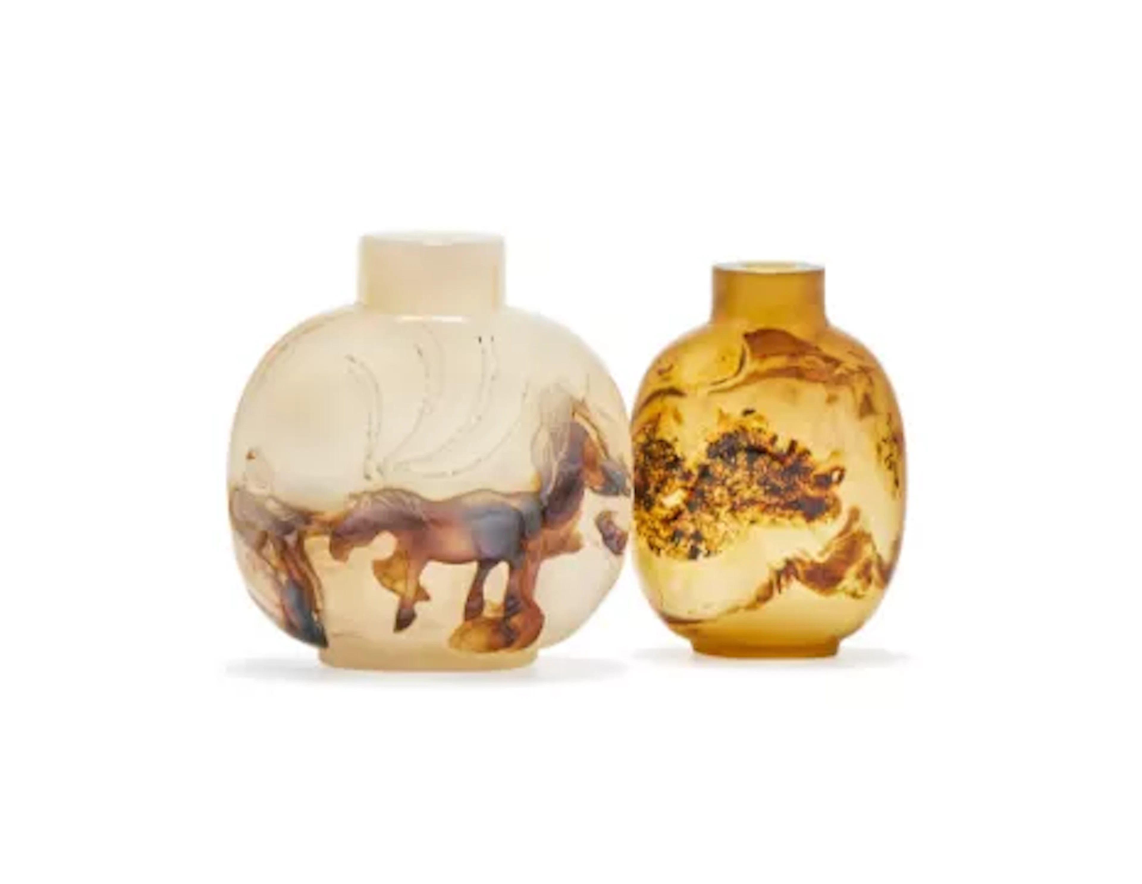A Chinese agate snuff bottle, Qing dynasty