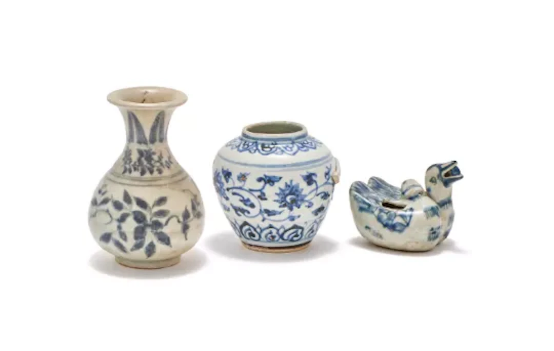A group of three Chinese blue and white vessels