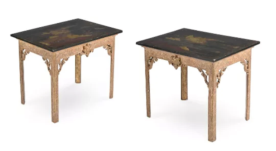 A PAIR OF CARVED GILTWOOD, GESSO, BLACK LACQUER AND CHINOISERIE DECORATED
