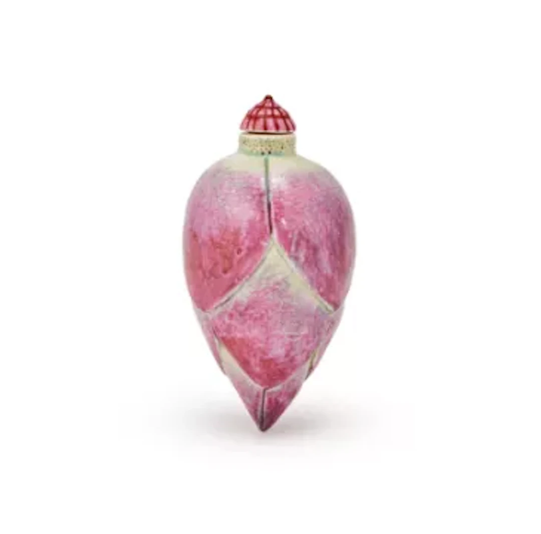 A Chinese moulded Famille Rose porcelain snuff bottle, Qing Dynasty
