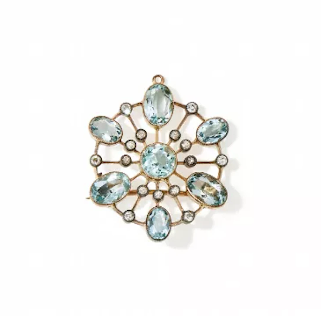 AN EDWARDIAN DIAMOND AND AQUAMARINE BROOCH/PENDANT