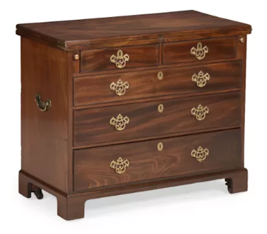 A GEORGE II MAHOGANY BACHELOR'S CHEST OF DRAWERS, CIRCA 1740
