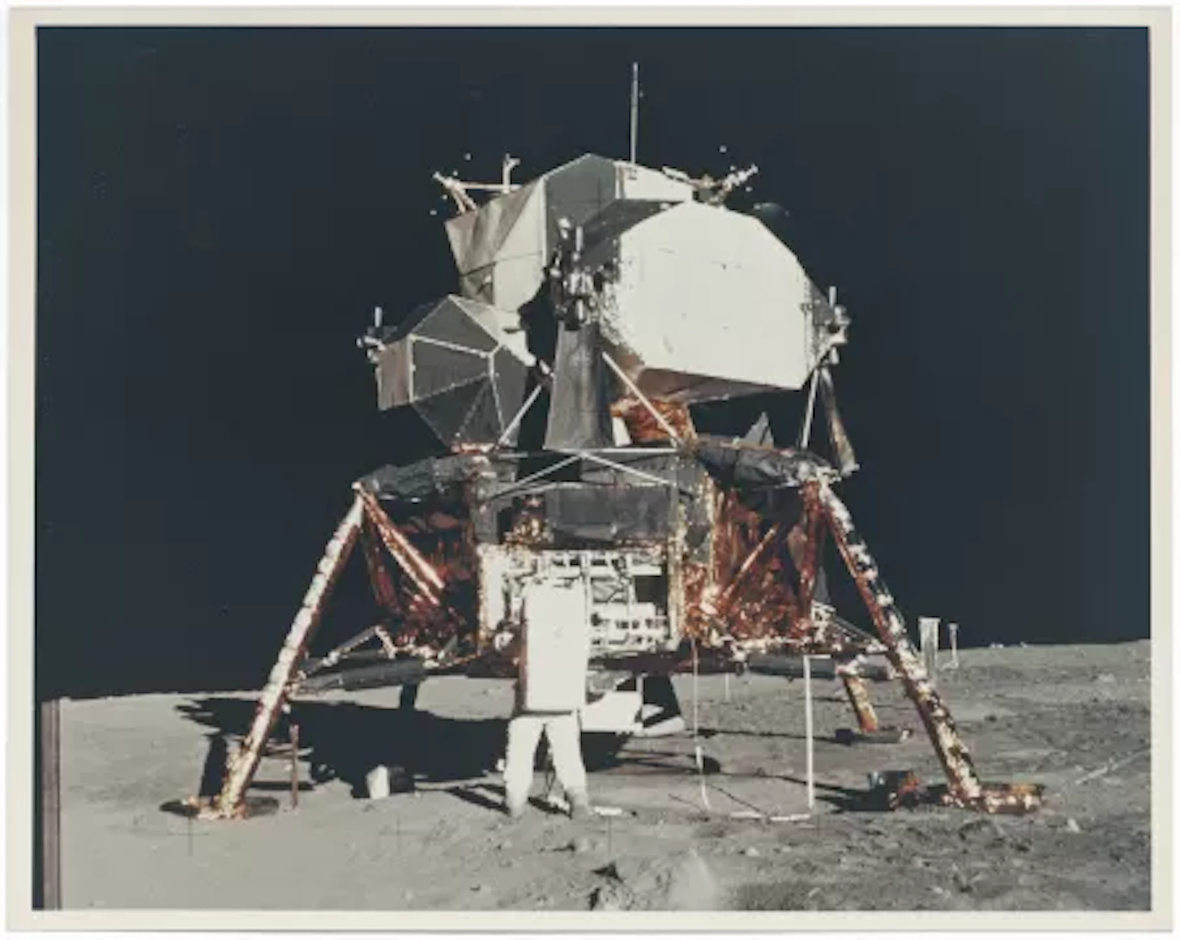 [Apollo 11] BUZZ ALDRIN BESIDE LUNAR MODULE EAGLE