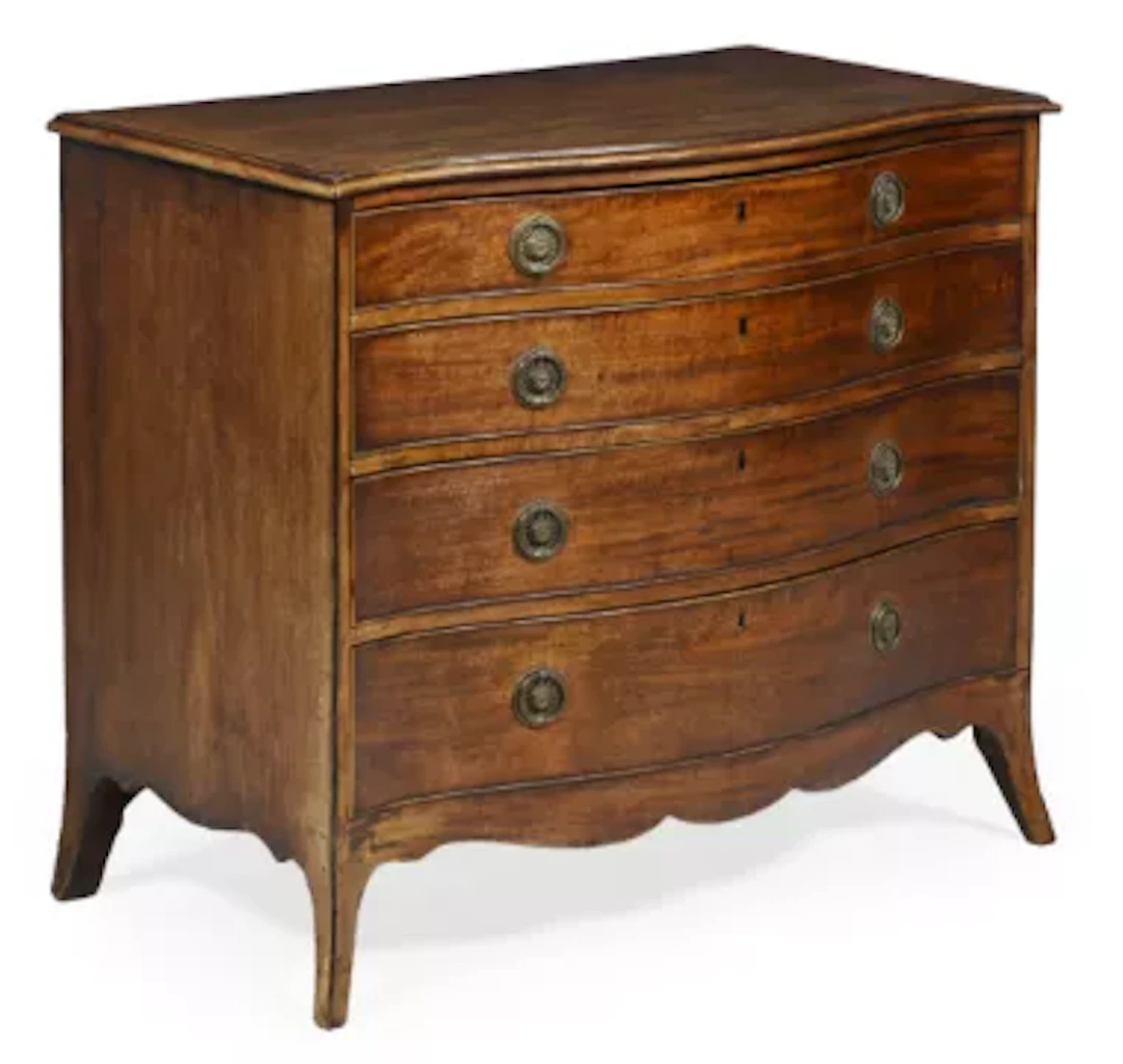 A GEORGE III FIGURED MAHOGANY SERPENTINE FRONTED CHEST OF DRAWERS, CIRCA 1780