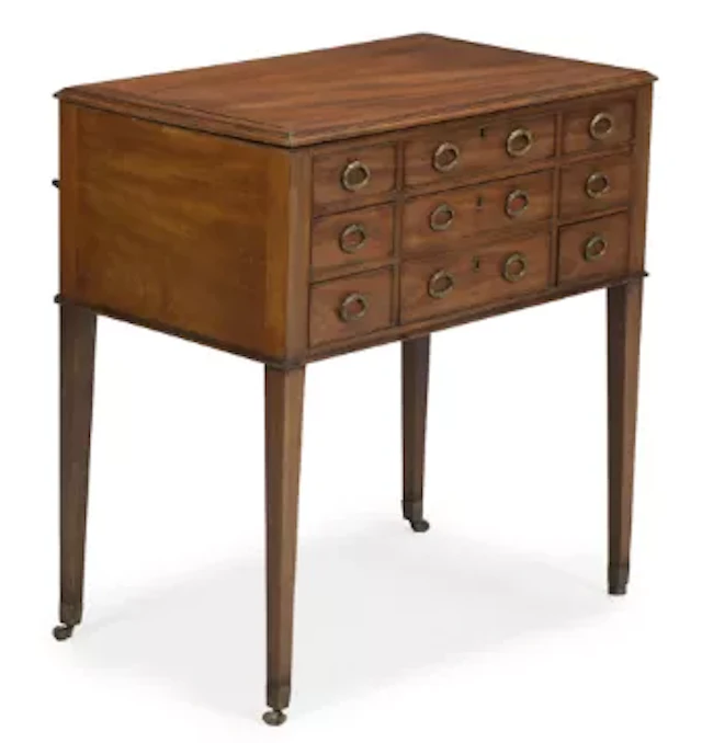 Y A GEORGE III MAHOGANY DRESSING TABLE, BY GILLOWS, CIRCA 1800