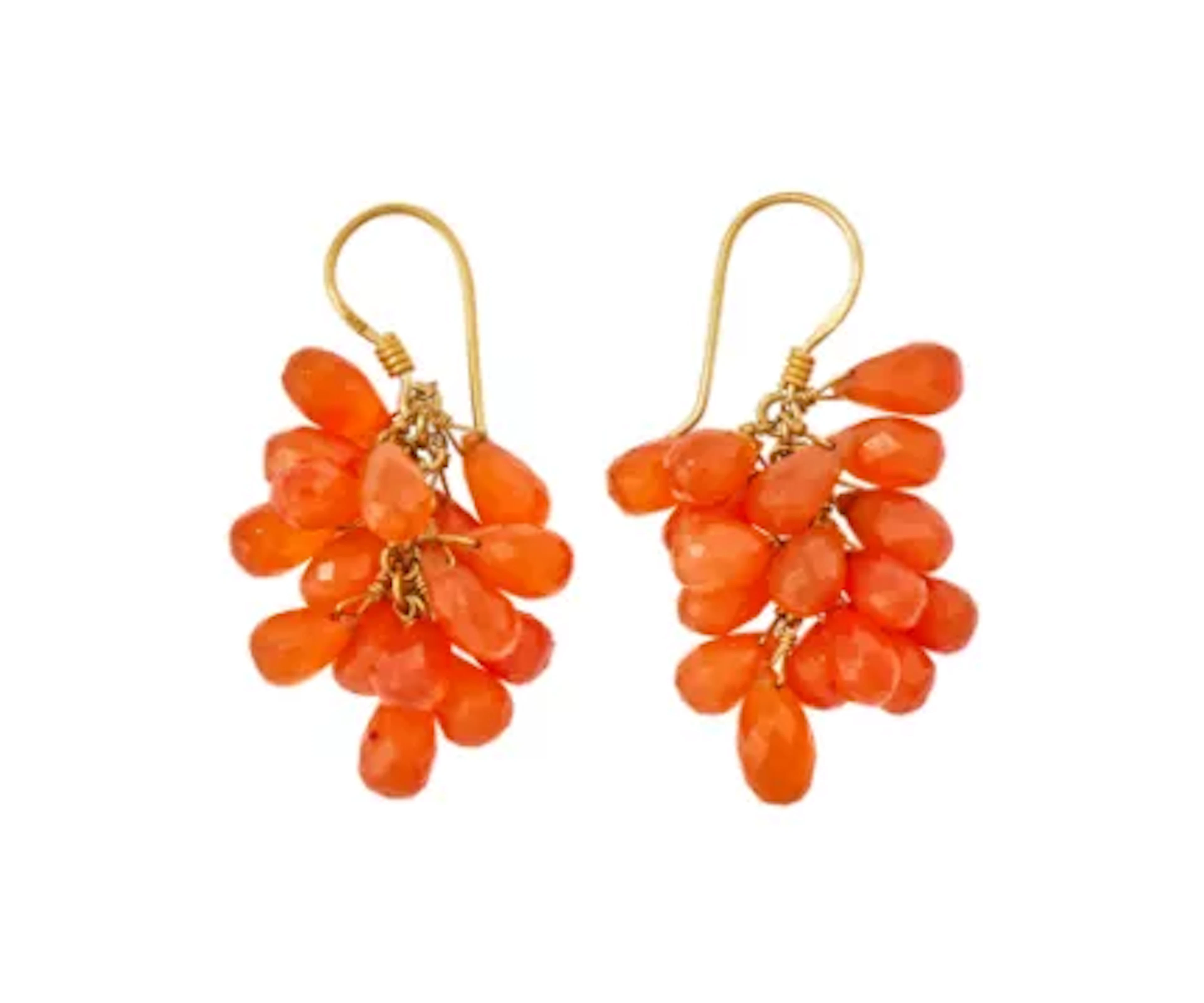 A PAIR OF CARNELIAN EARRINGS