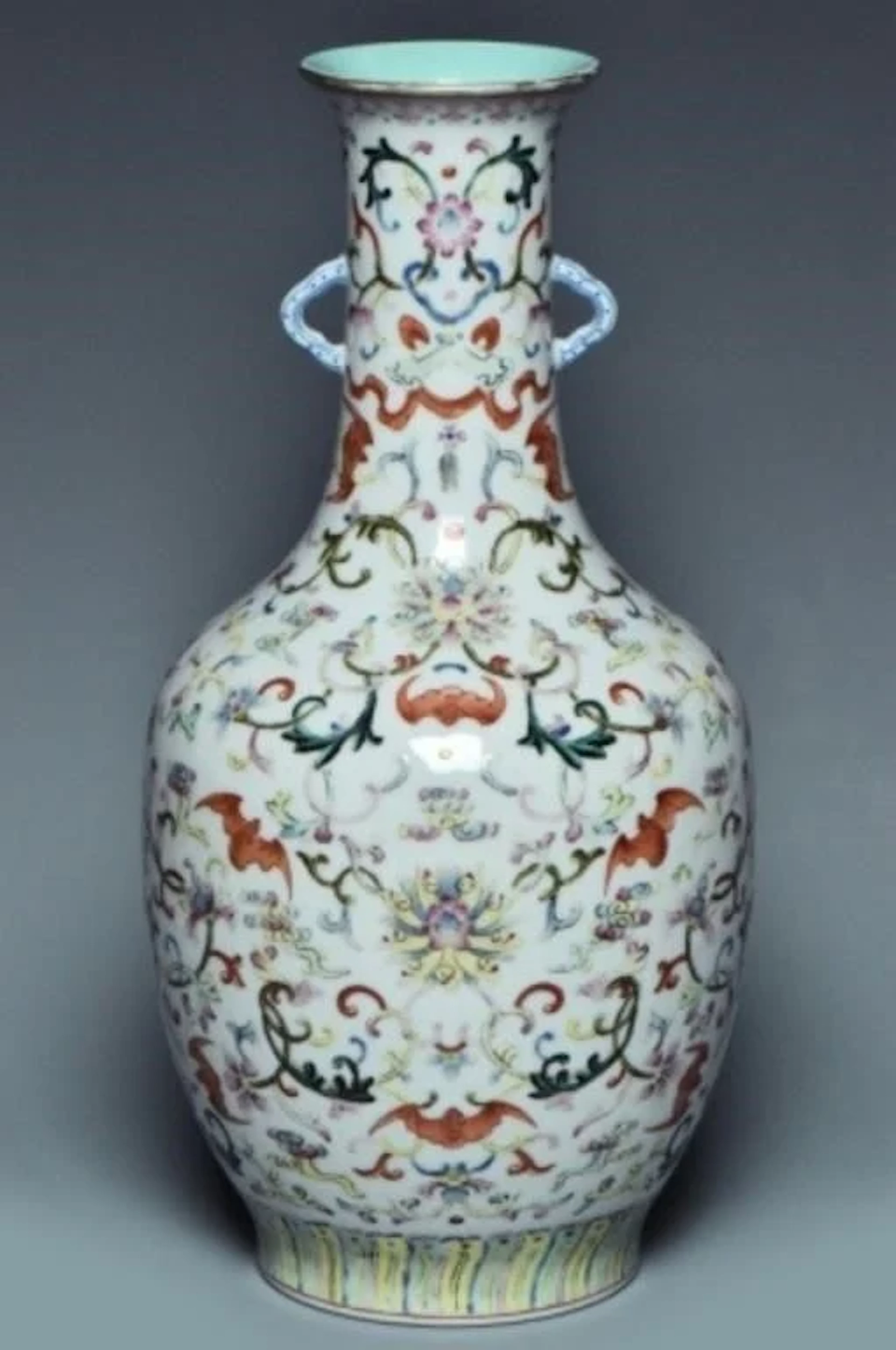 A FAMILLE ROSE VASE QIANLONG MARK AND PERIOD
