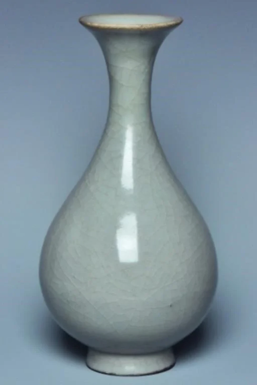 A GUANYAO YUHUCHUN VASE
