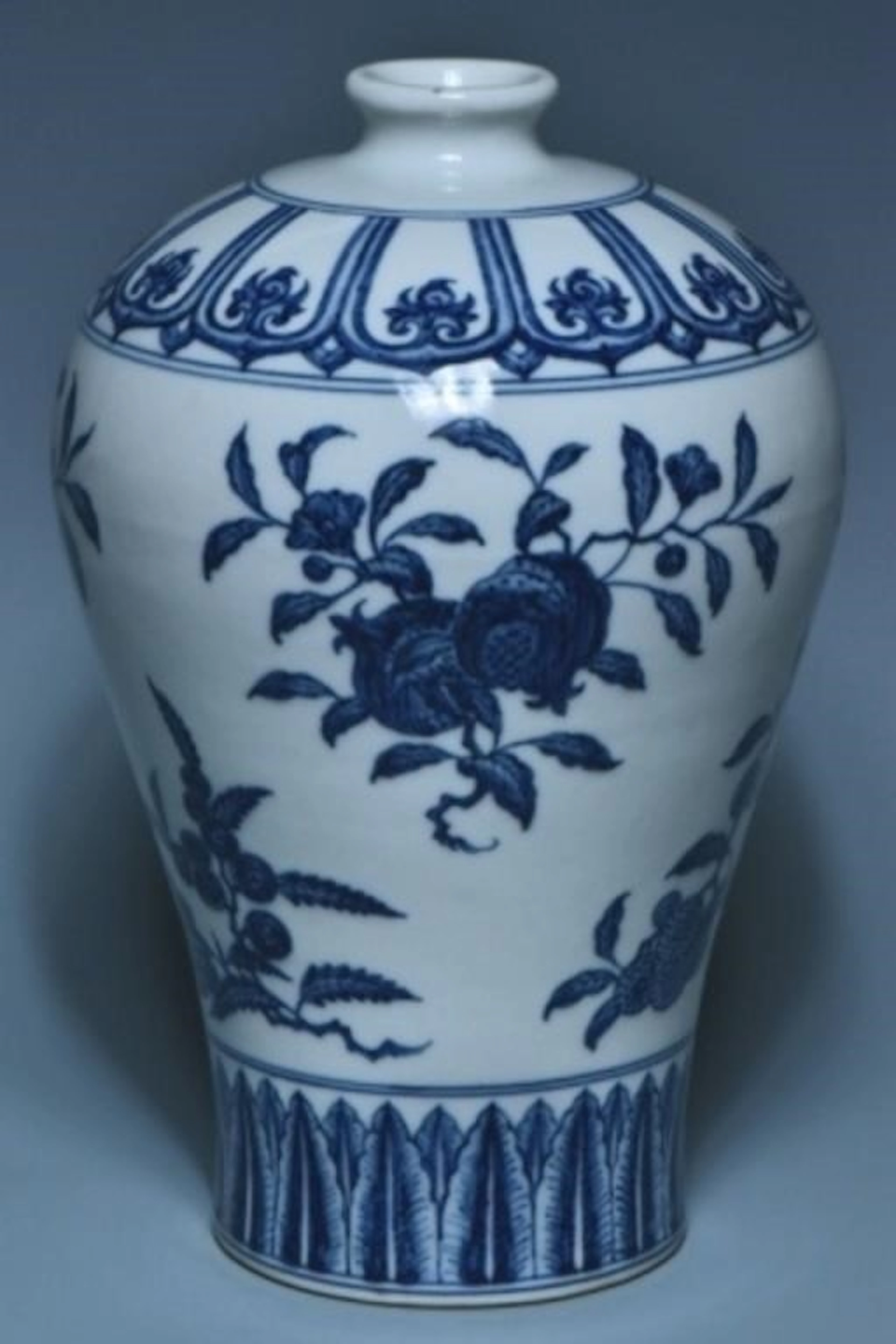 A MING DYNASTY BLUE AND WHITE VASE YONGLE PERIOD