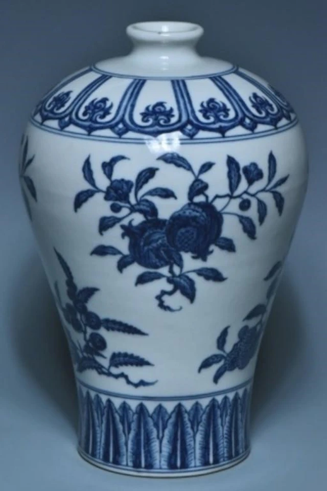 A MING DYNASTY BLUE AND WHITE VASE YONGLE PERIOD