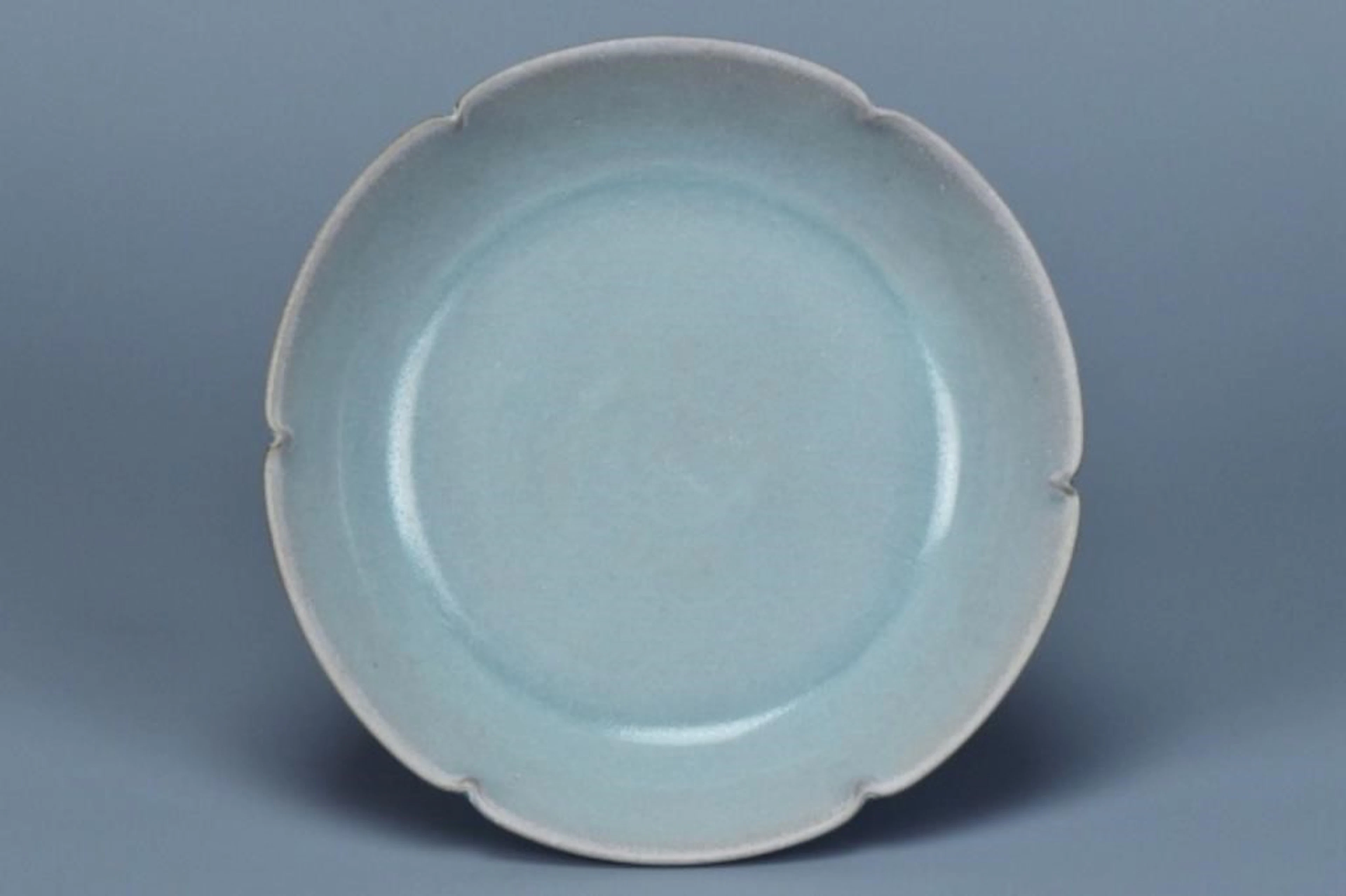 A SONG DYNASTY RUYAO SKY BLUE FOLIATE-RIM DISH