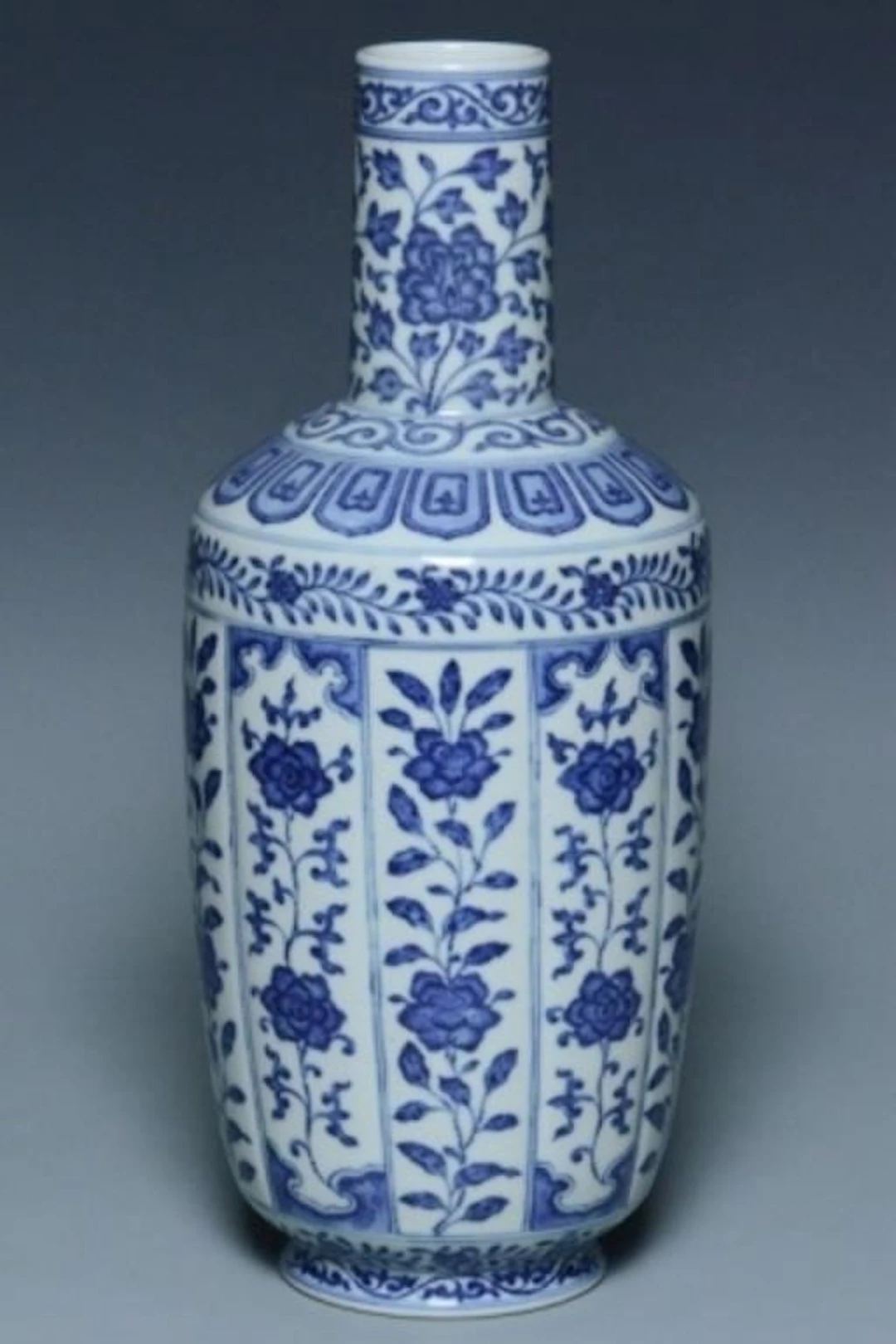 A BLUE AND WHITE VASE JIAQING MARK AND PERIOD