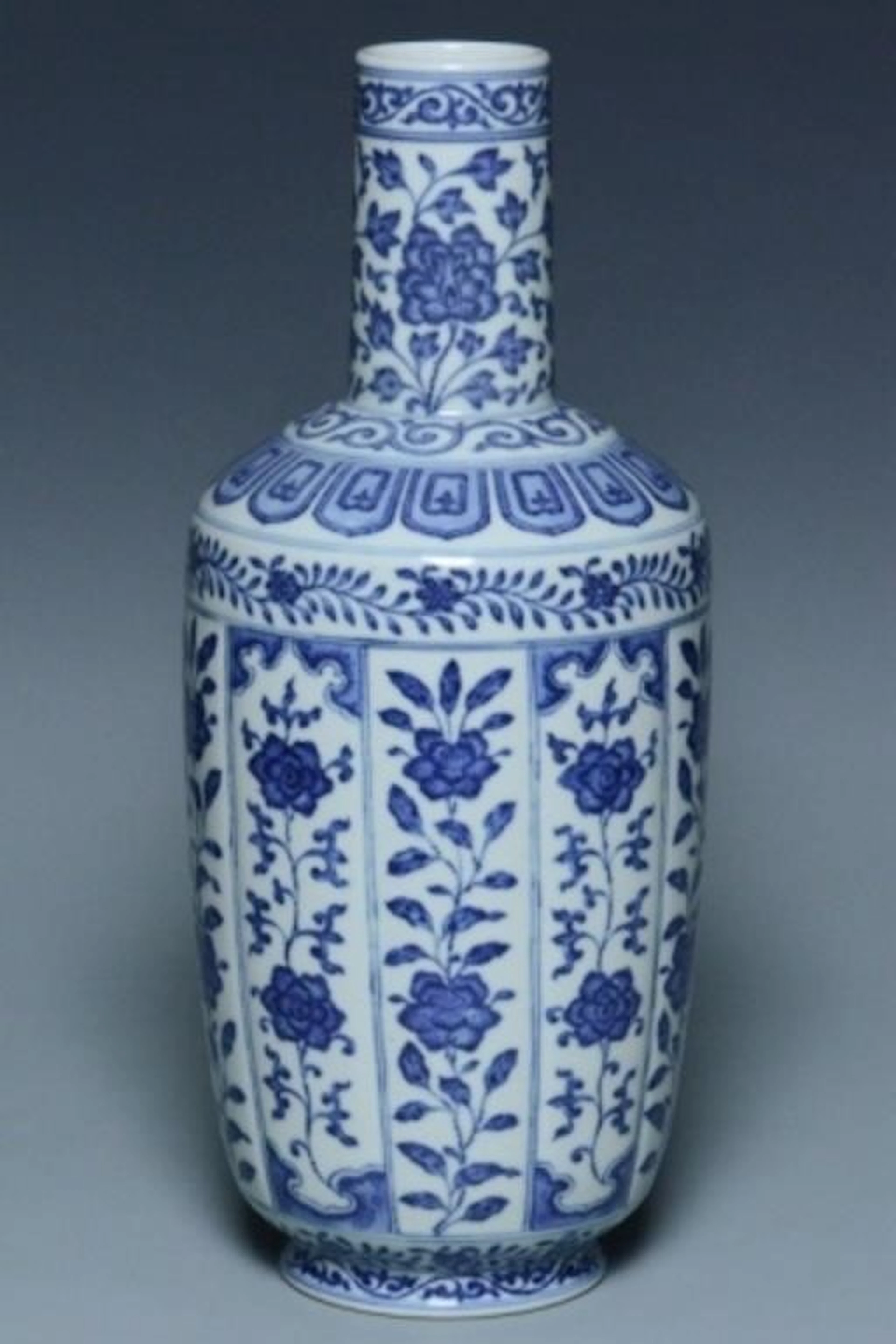 A BLUE AND WHITE VASE JIAQING MARK AND PERIOD