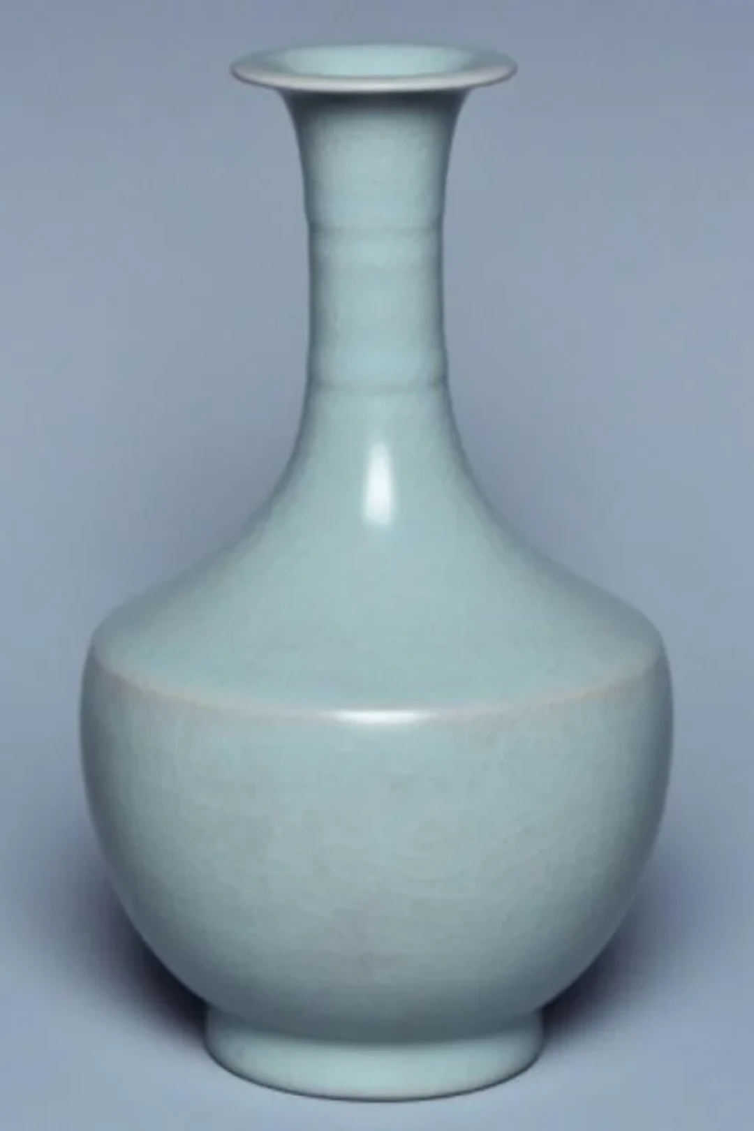 A SONG DYNASTY RUYAO VASE