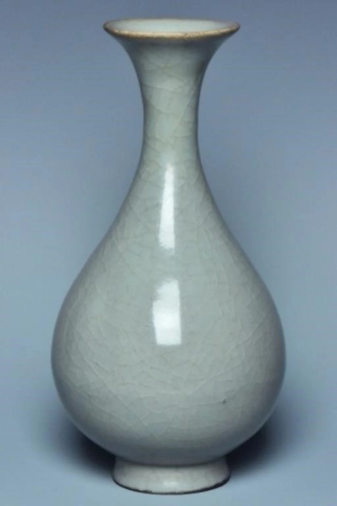 A GUANYAO YUHUCHUN VASE