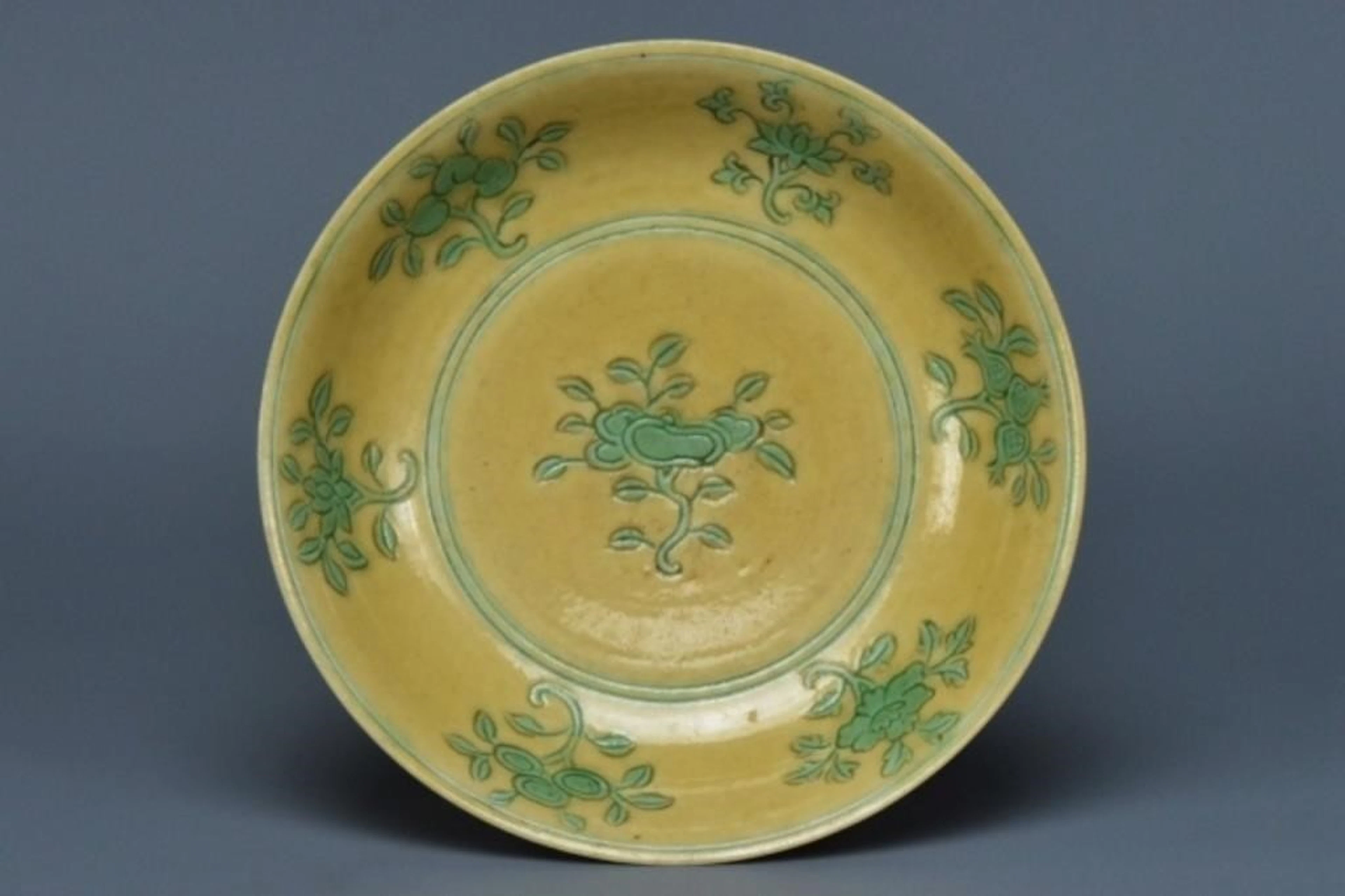 A MING DYNASTY DISH JIAJING MARK AND PERIOD