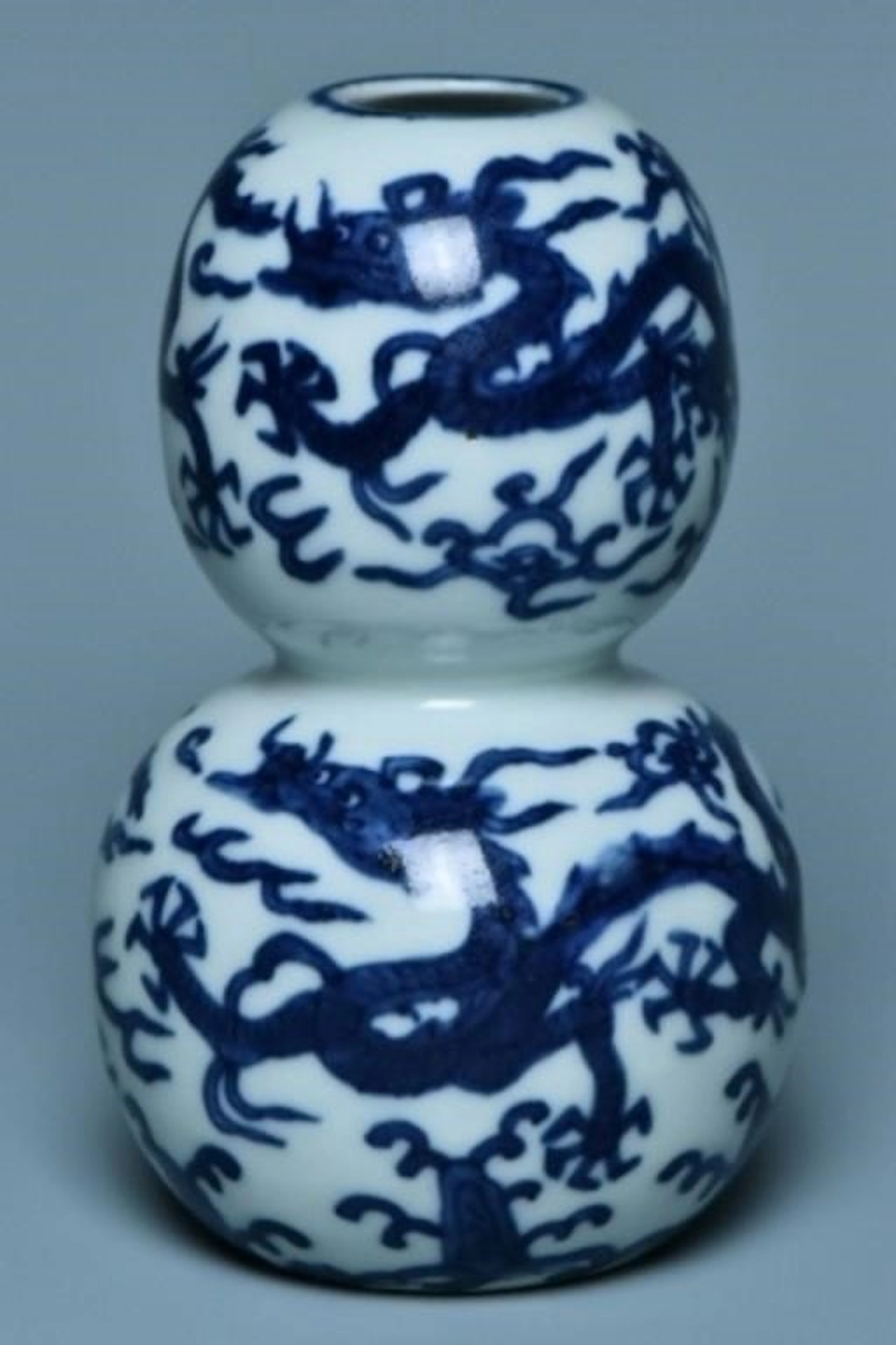 A MING DYNASTY DRAGON VASE WANLI MARK AND PERIOD