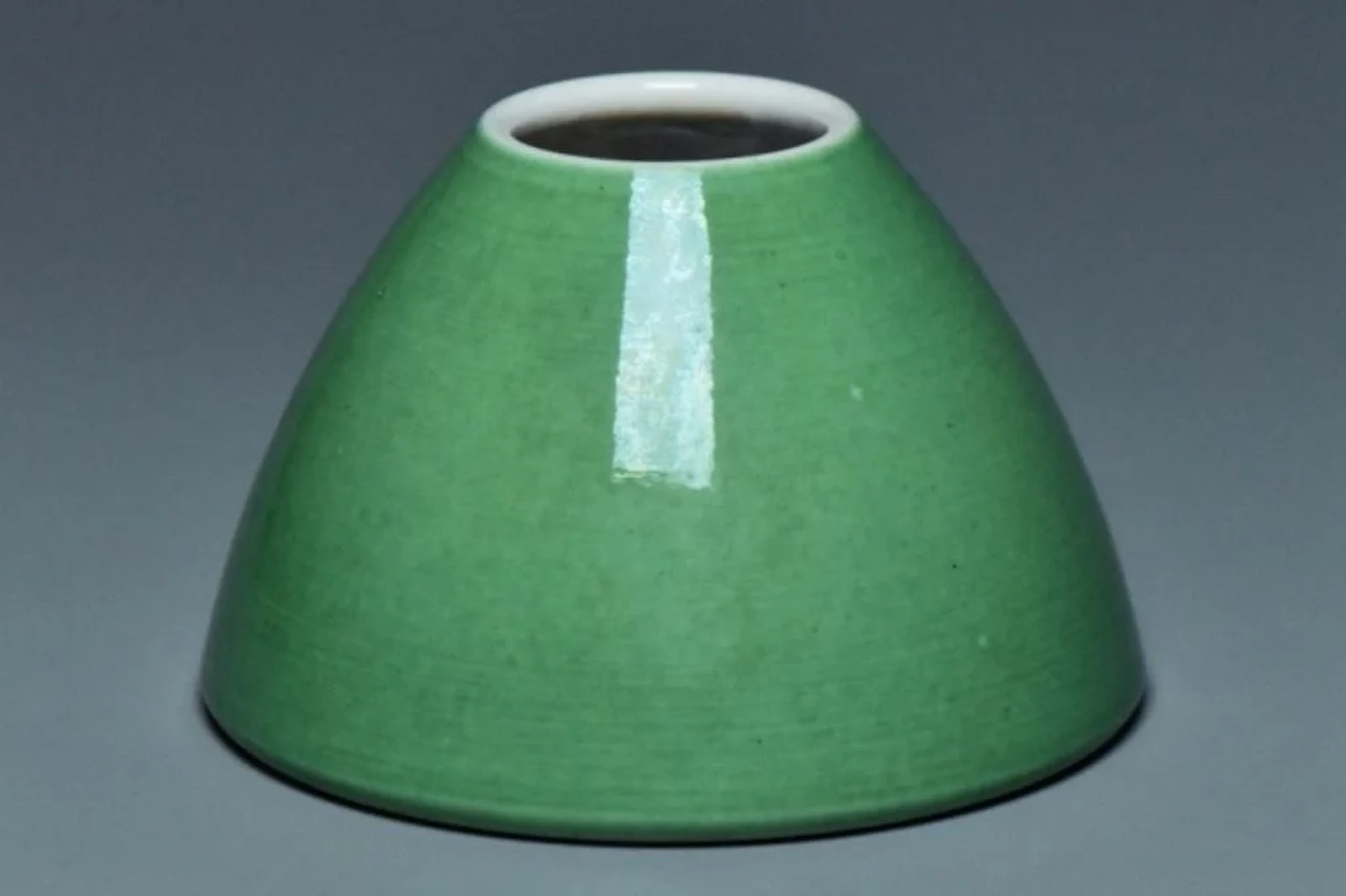 AN APPLE GREEN BRUSH WASHER QIANLONG MARK & PERIOD