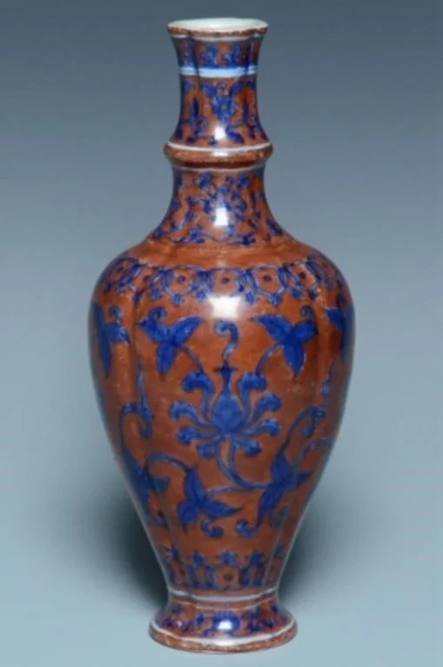 A MING DYNASTY VASE JIAJING MARK AND PERIOD