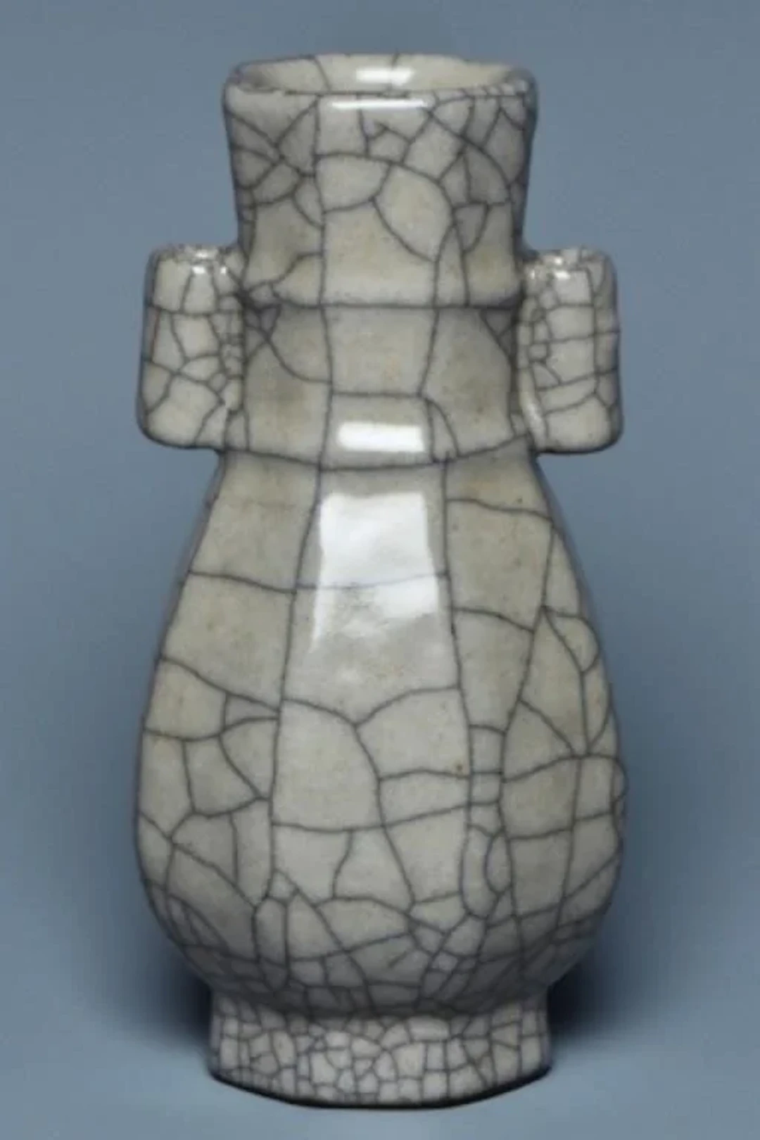 A SONG DYNASTY GEYAO TWIN HANDLED VASE