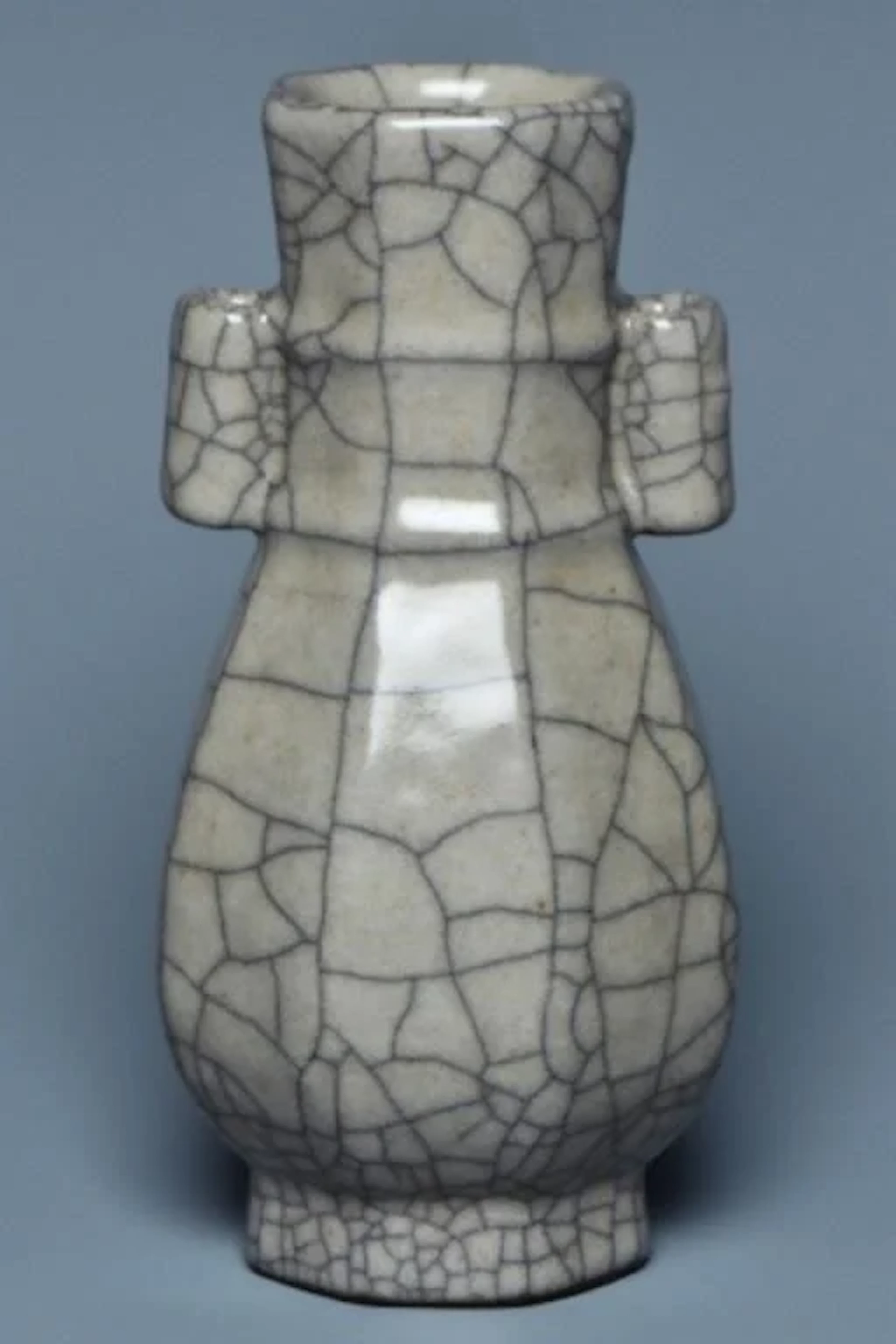 A SONG DYNASTY GEYAO TWIN HANDLED VASE