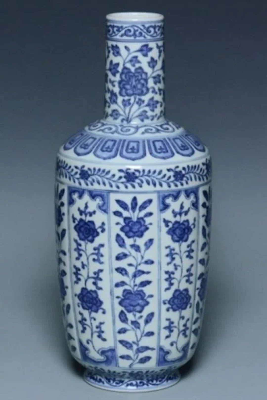 A BLUE AND WHITE VASE JIAQING MARK AND PERIOD