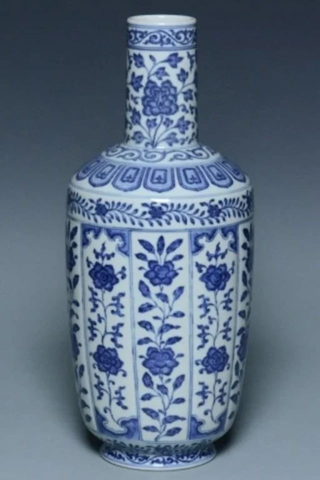 A BLUE AND WHITE VASE JIAQING MARK AND PERIOD