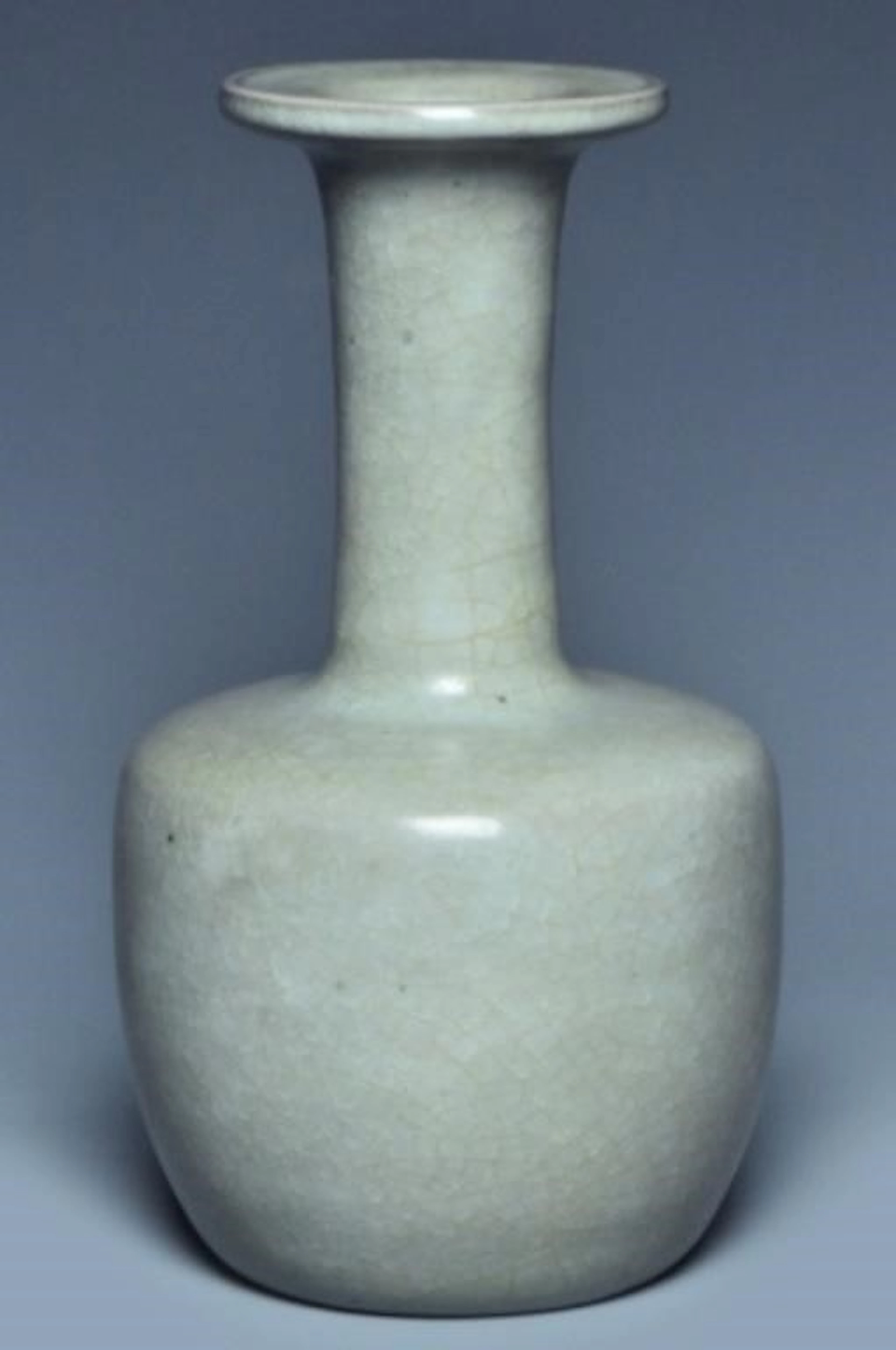 A SONG DYNASTY GUANYAO ICE CRACKLED VASE