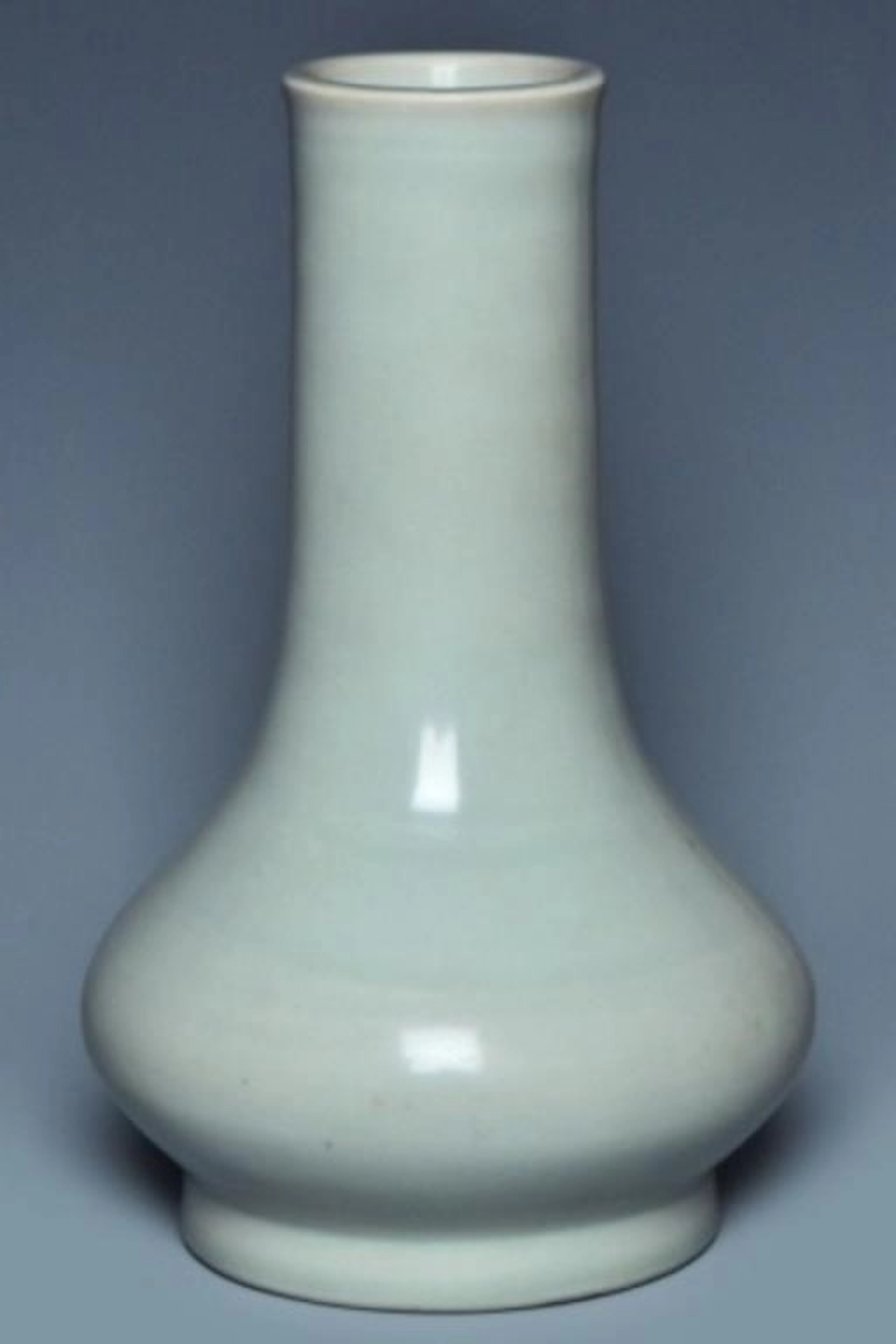 A SONG DYNASTY LONGQUAN CELADON VASE