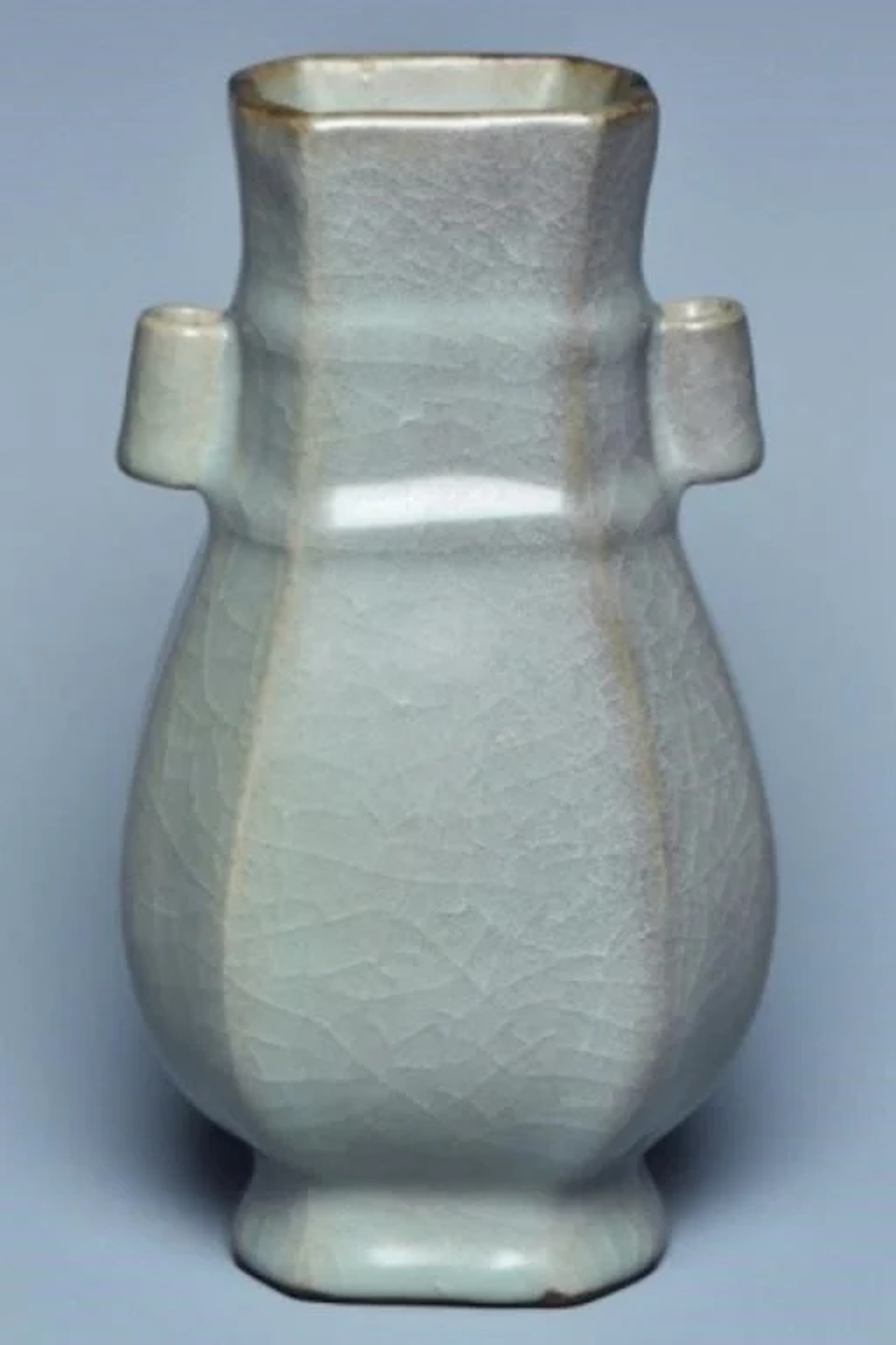A SONG DYNASTY GUANYAO VASE