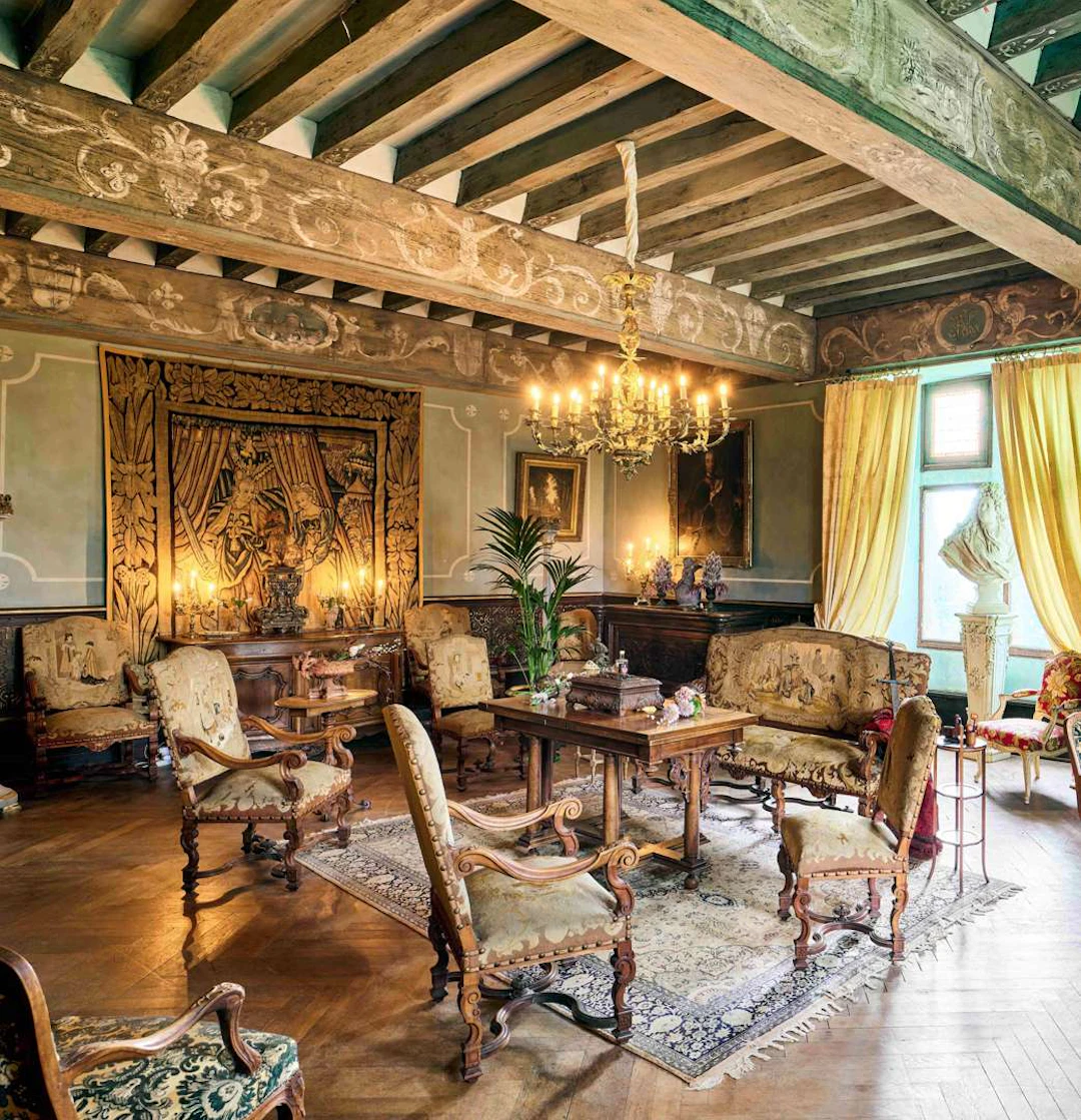 Living room furniture, consisting of a bench, four armchairs and four