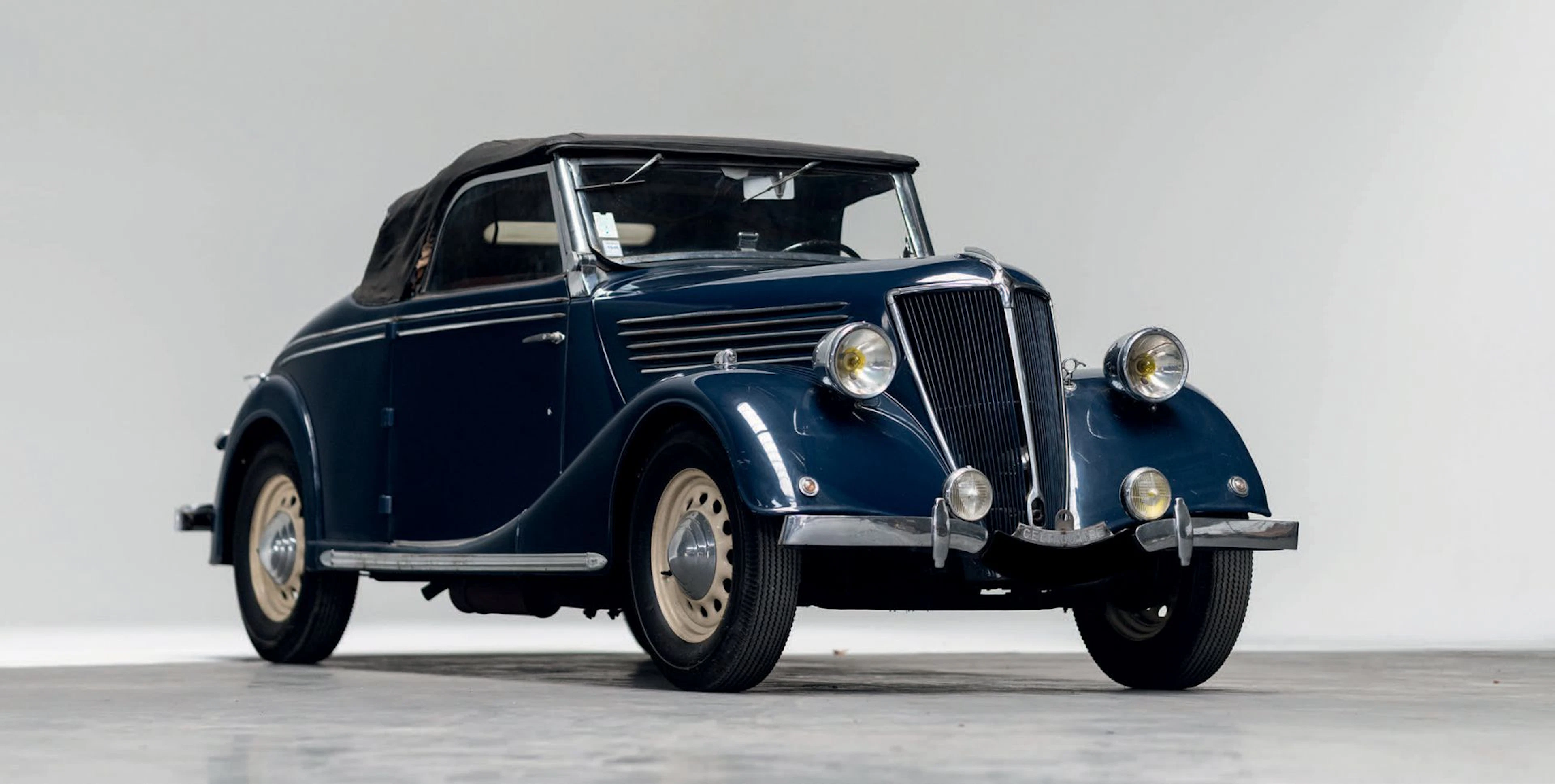 Renault Celtaquatre Cabriolet – 1937 - Lot 15